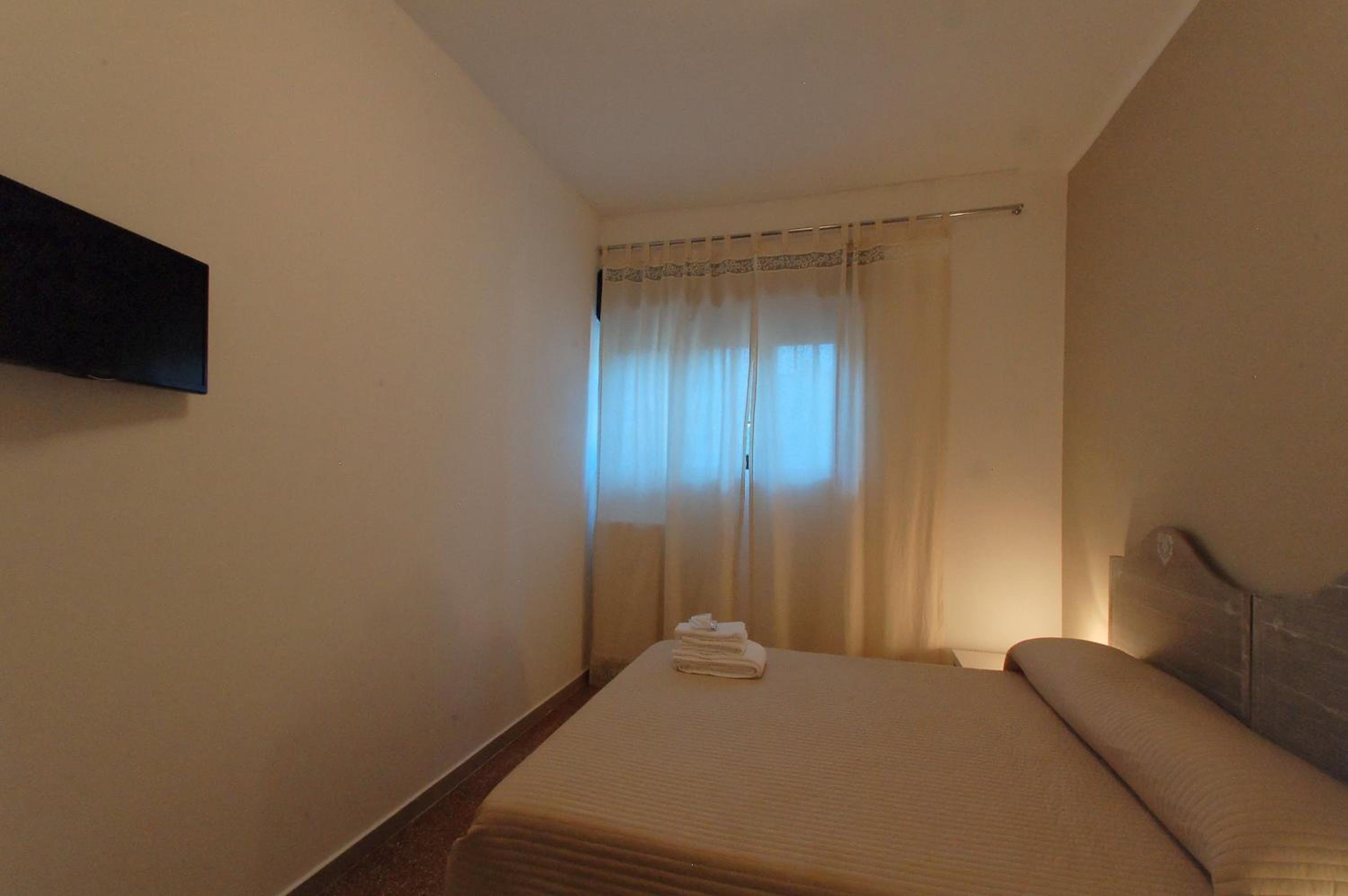 Double or Twin Room - Photo 24