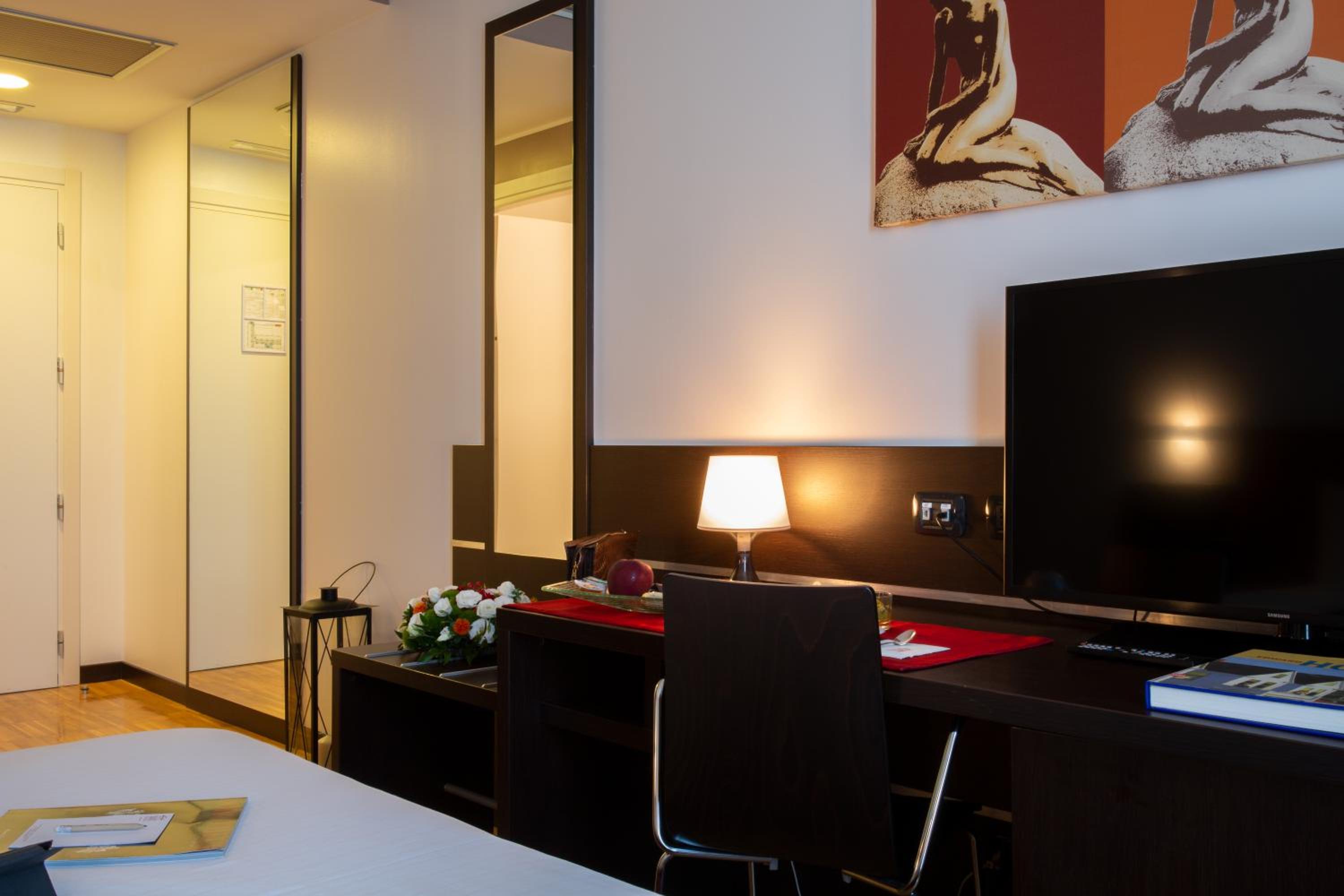 Classic Double or Twin Room - Photo 5
