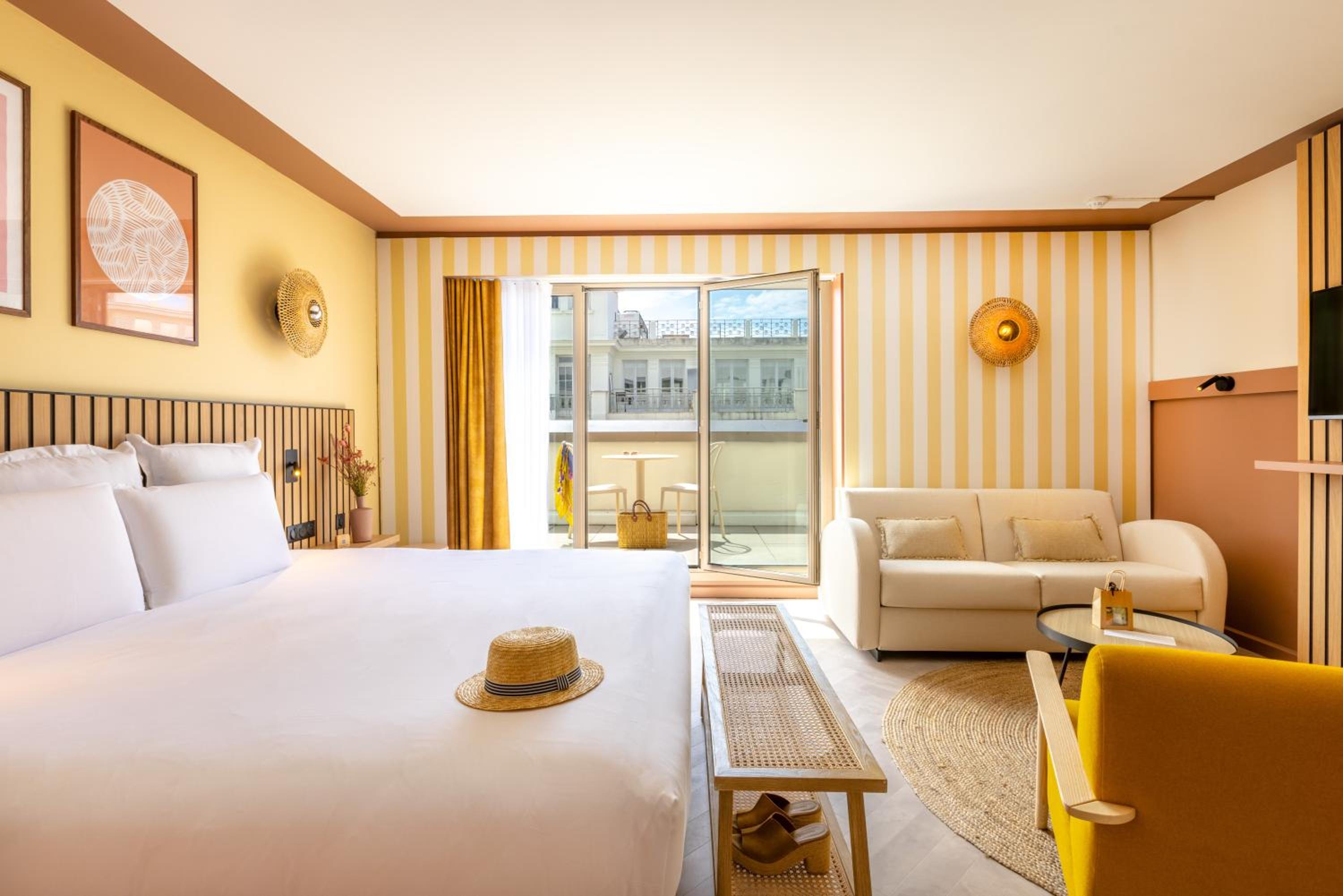 Junior Suite with King Bed and Terrace - Photo 8