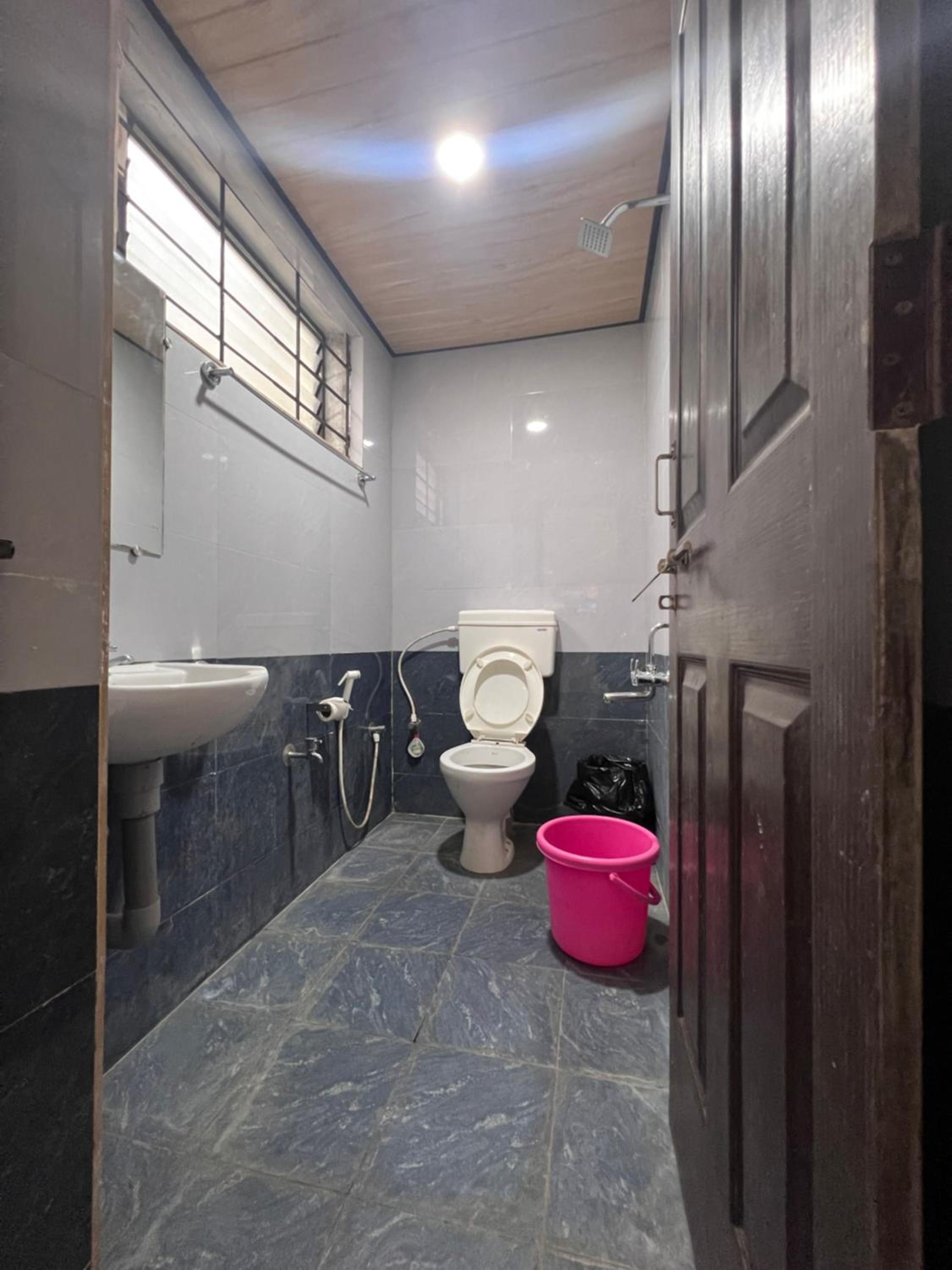 Double Room with One Double Bed and 2 Adults Occupancy (Non Smoking) photo 2