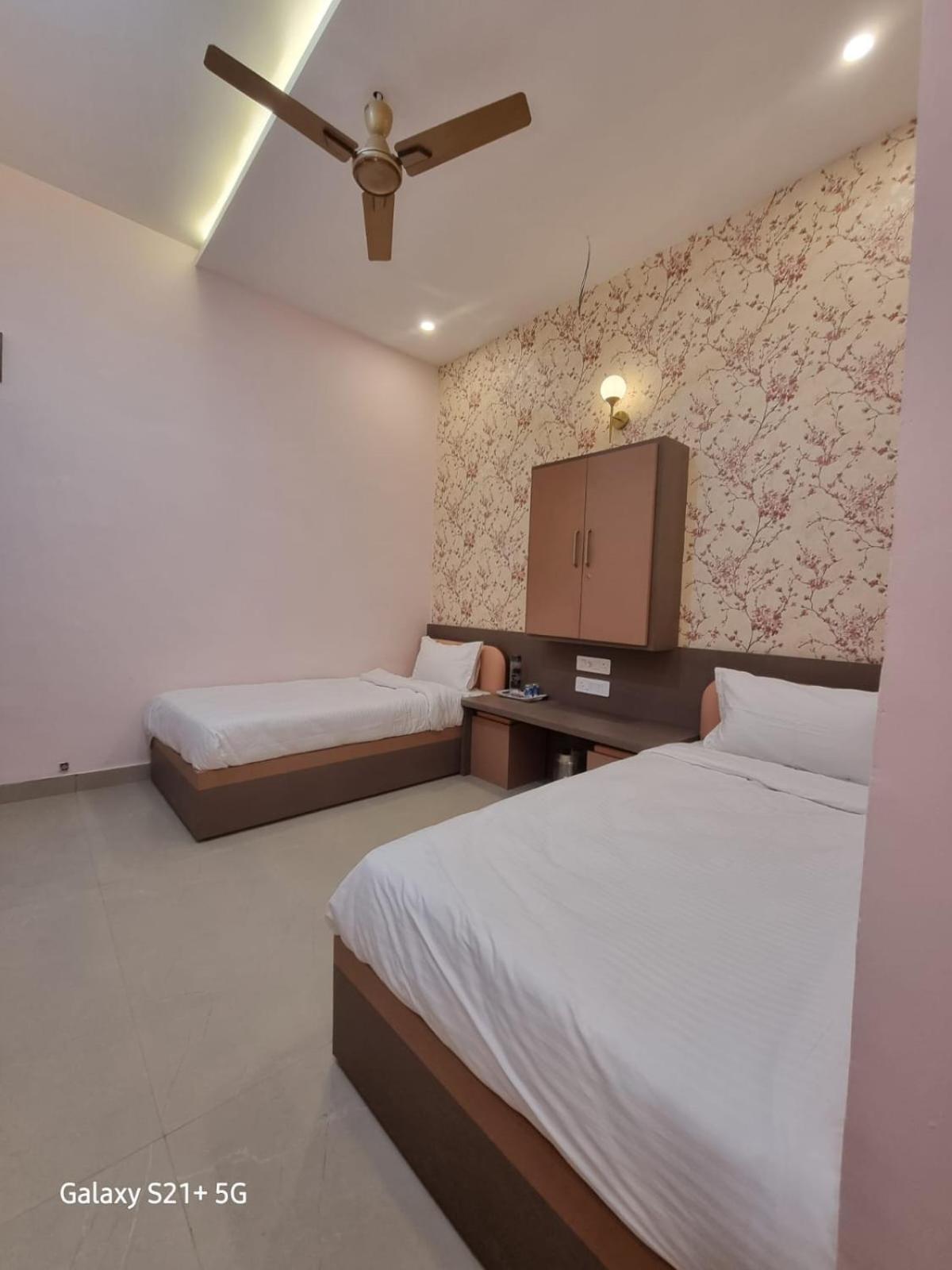 Deluxe Twin Room photo 1