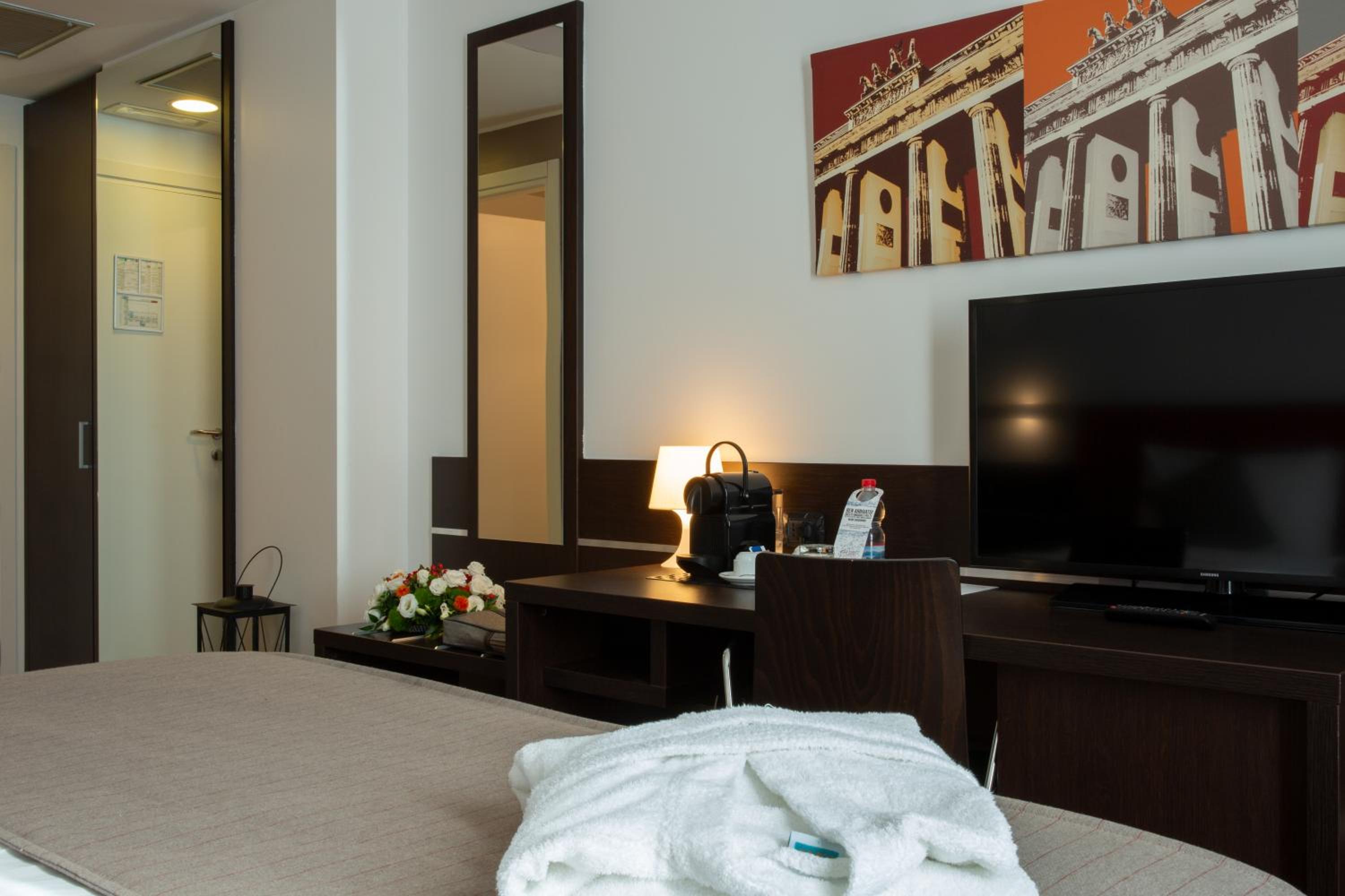 Deluxe Double or Twin Room - Photo 4
