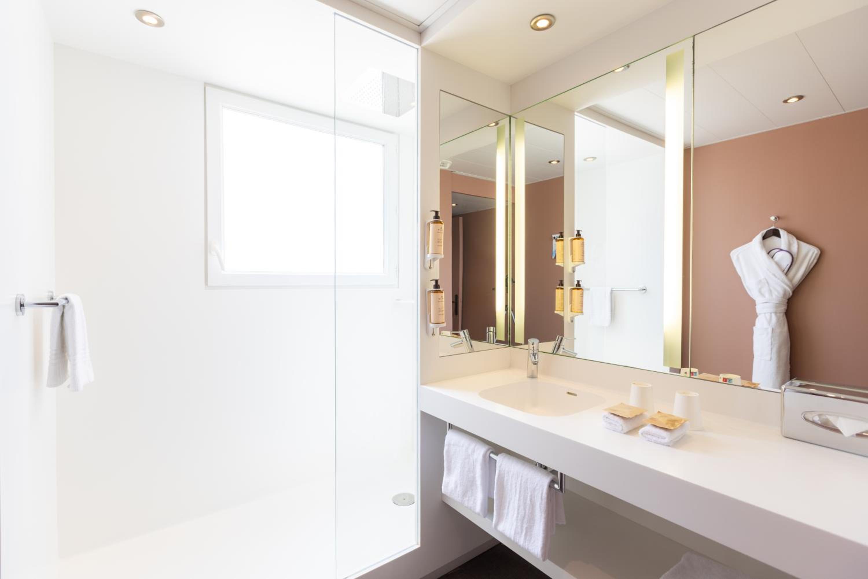 Classic Twin Room - Photo 3