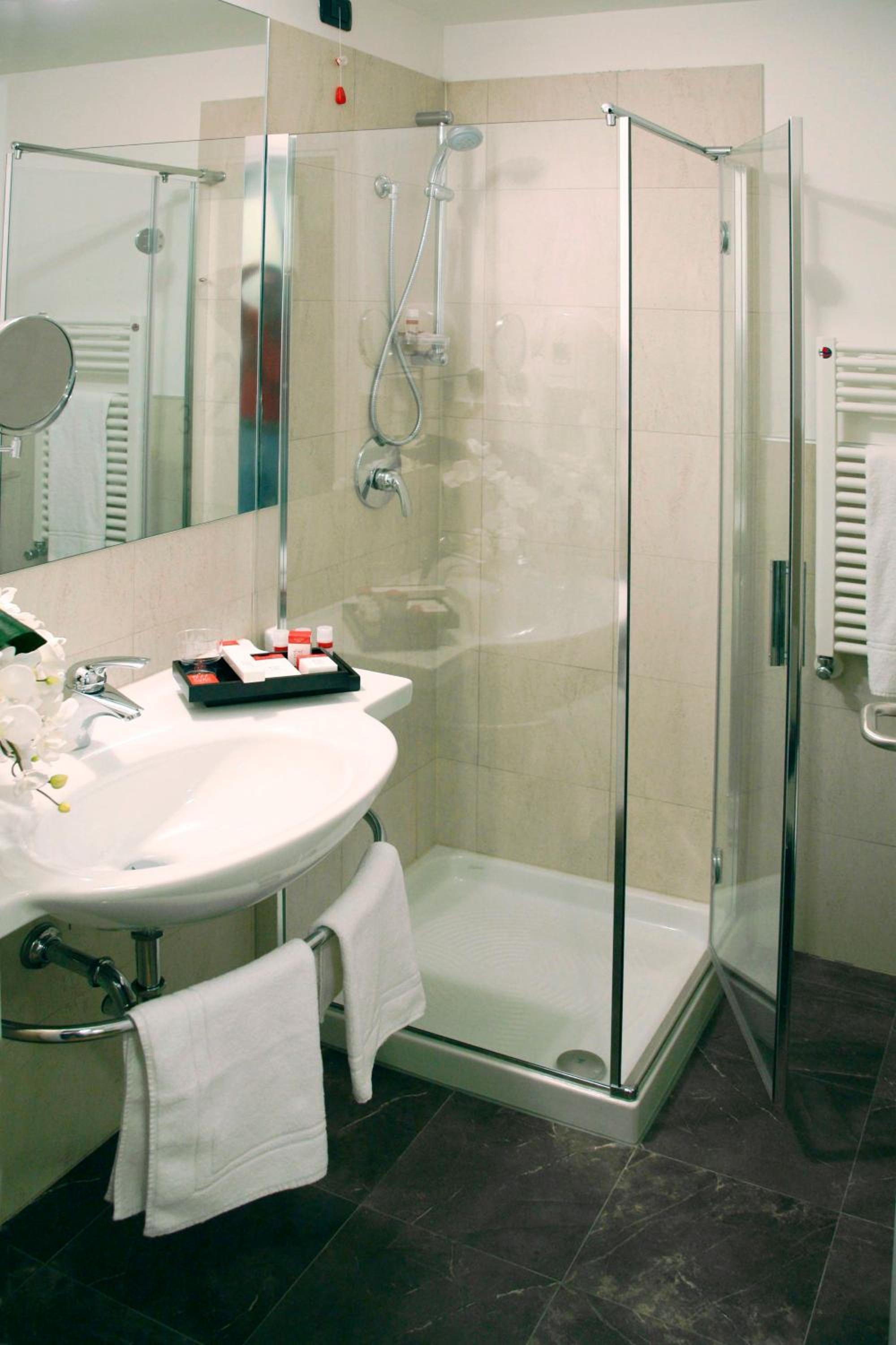 Classic Double or Twin Room - Photo 8