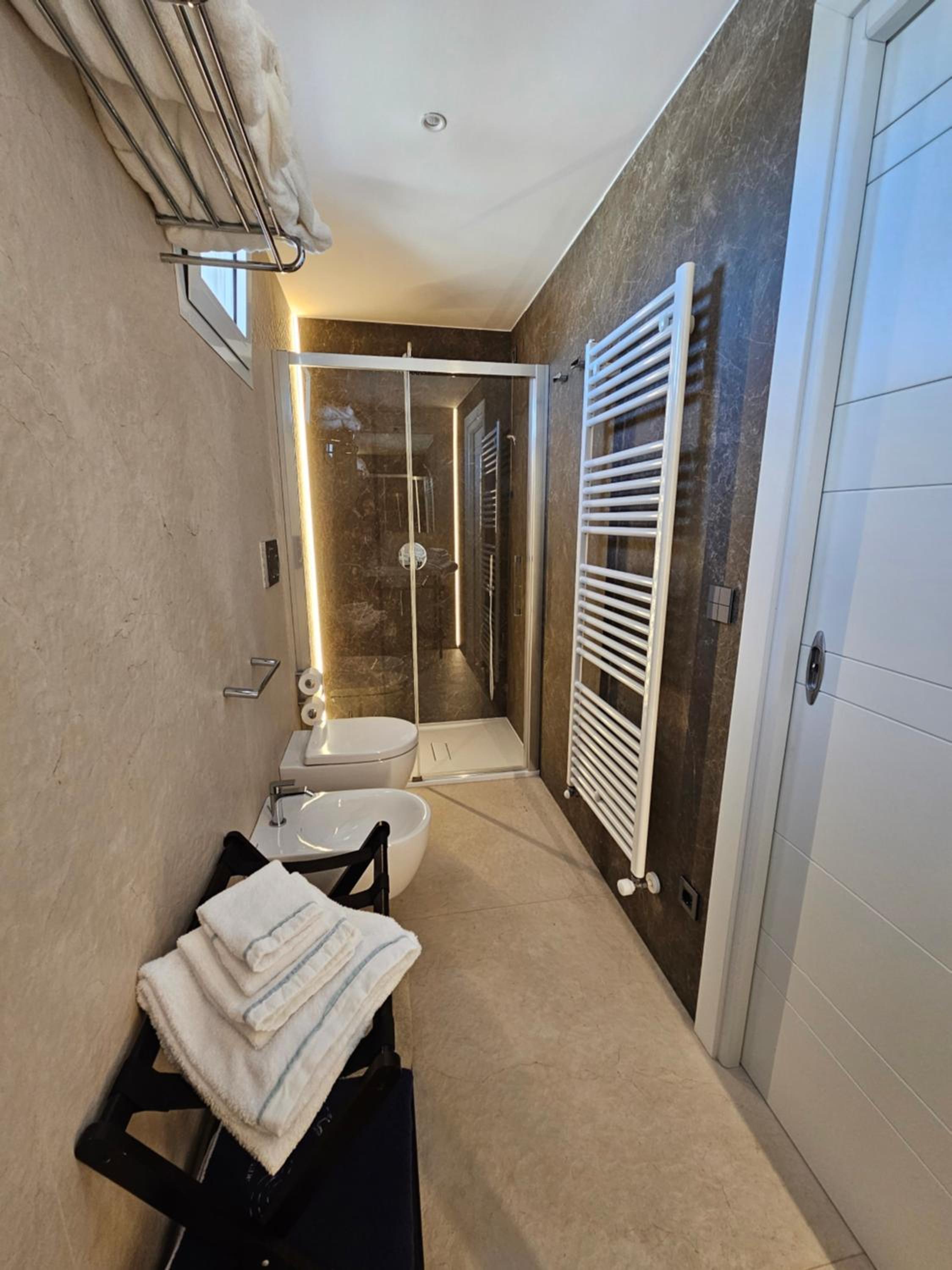 Deluxe Queen Room - Photo 18