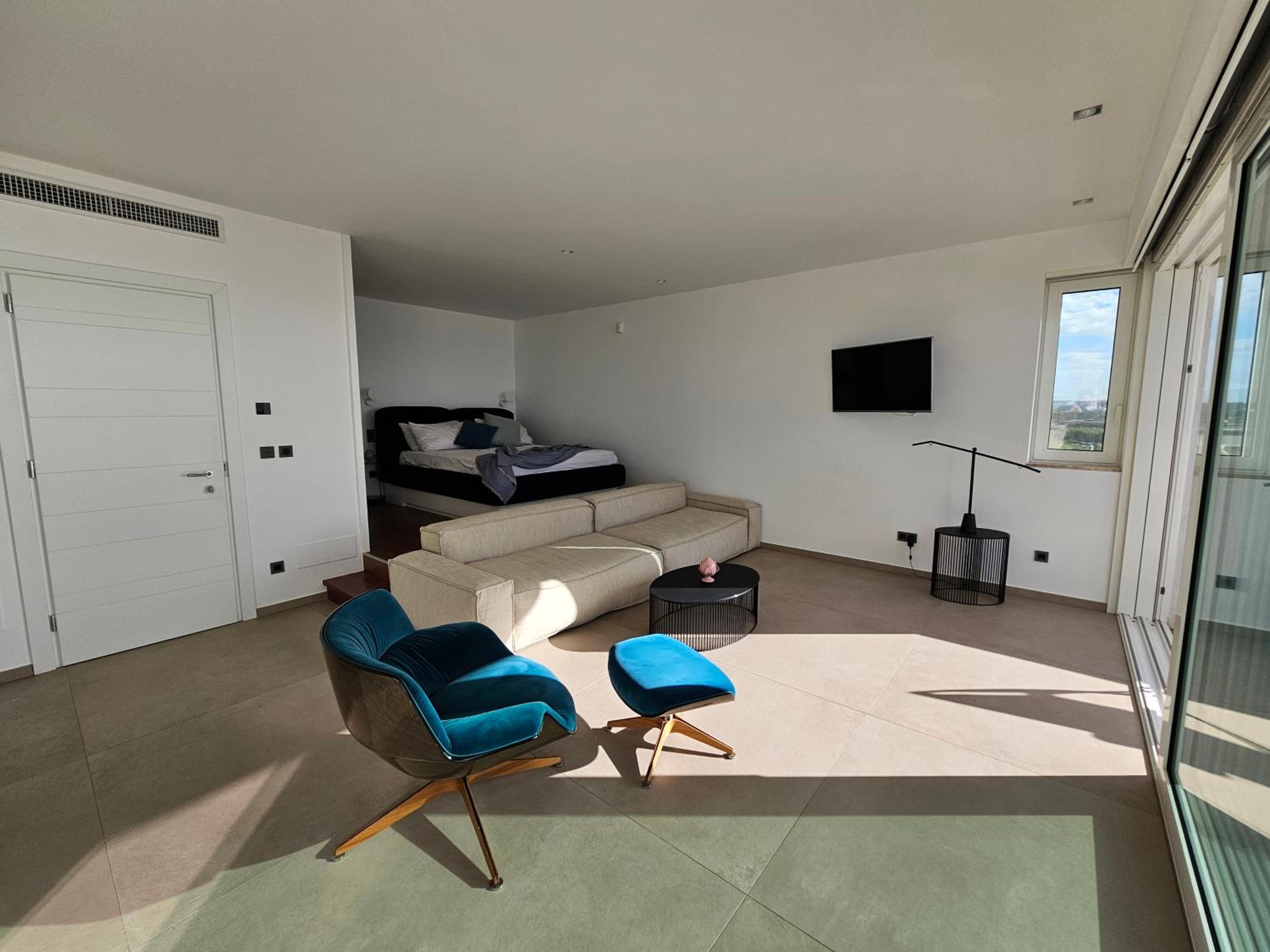 Deluxe Queen Room - Photo 1