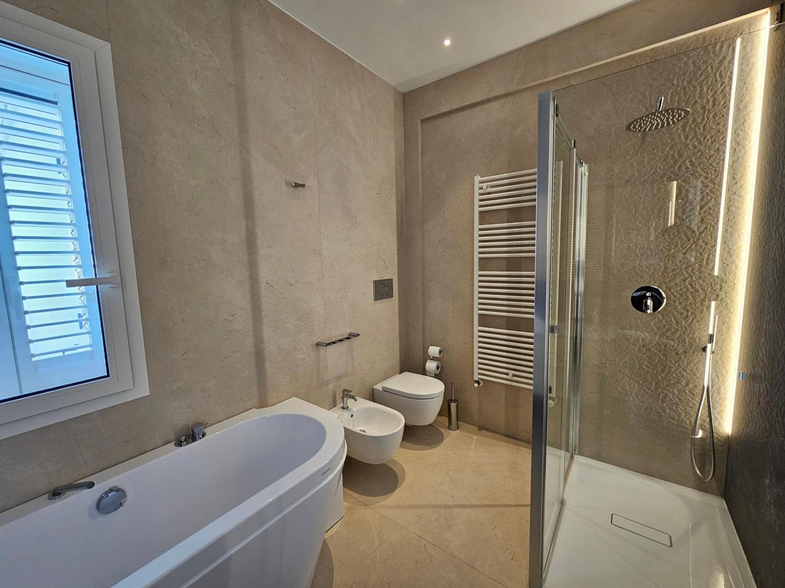 Deluxe King Room - Photo 6