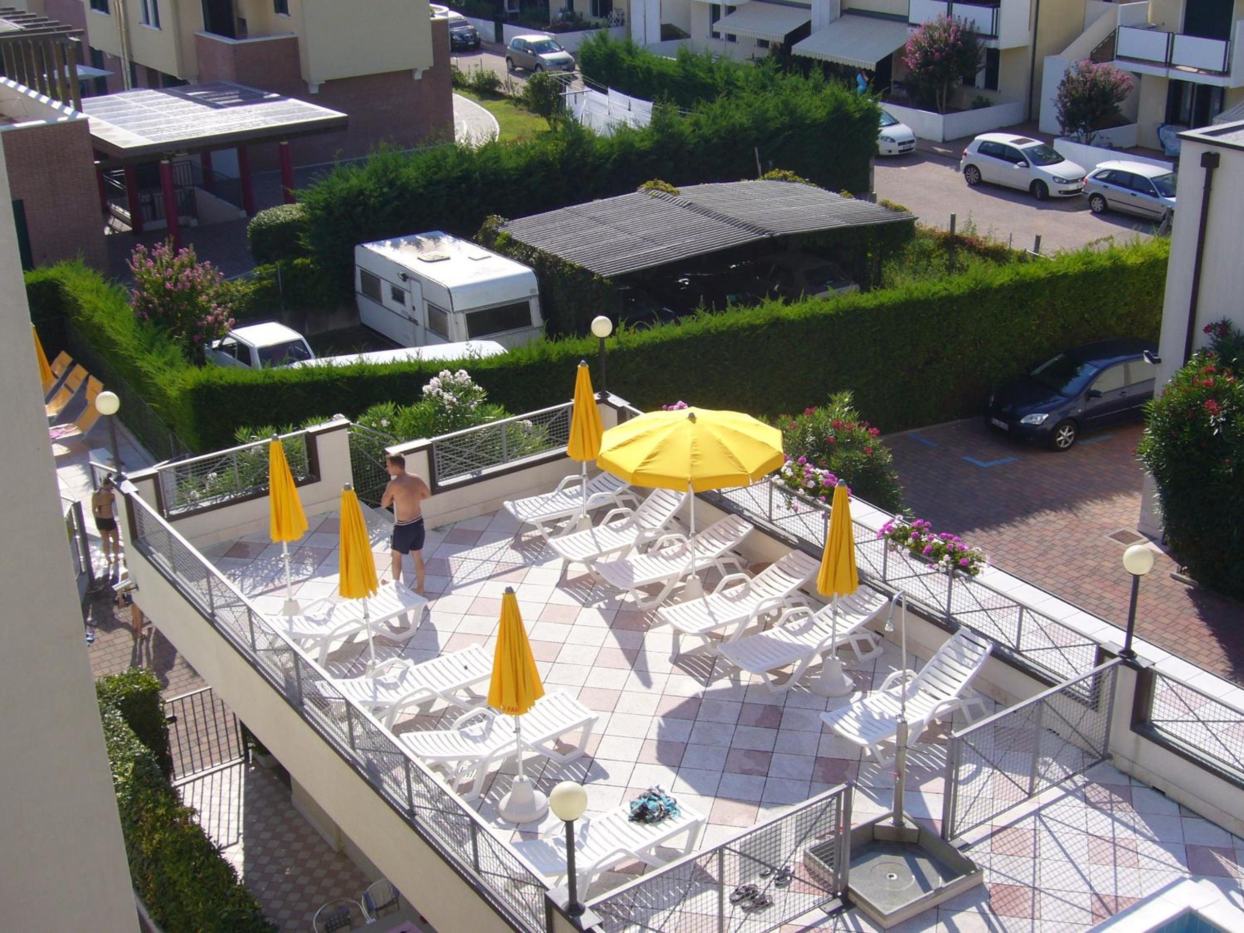 Apartment with Balcony photo 2