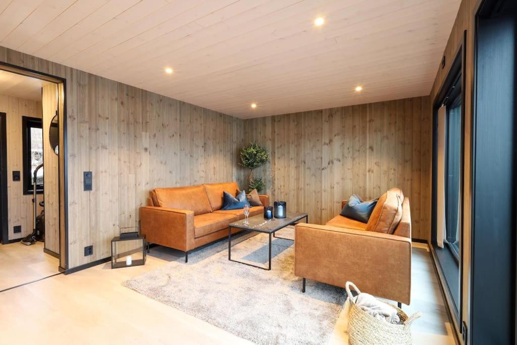 Three-Bedroom House photo 3