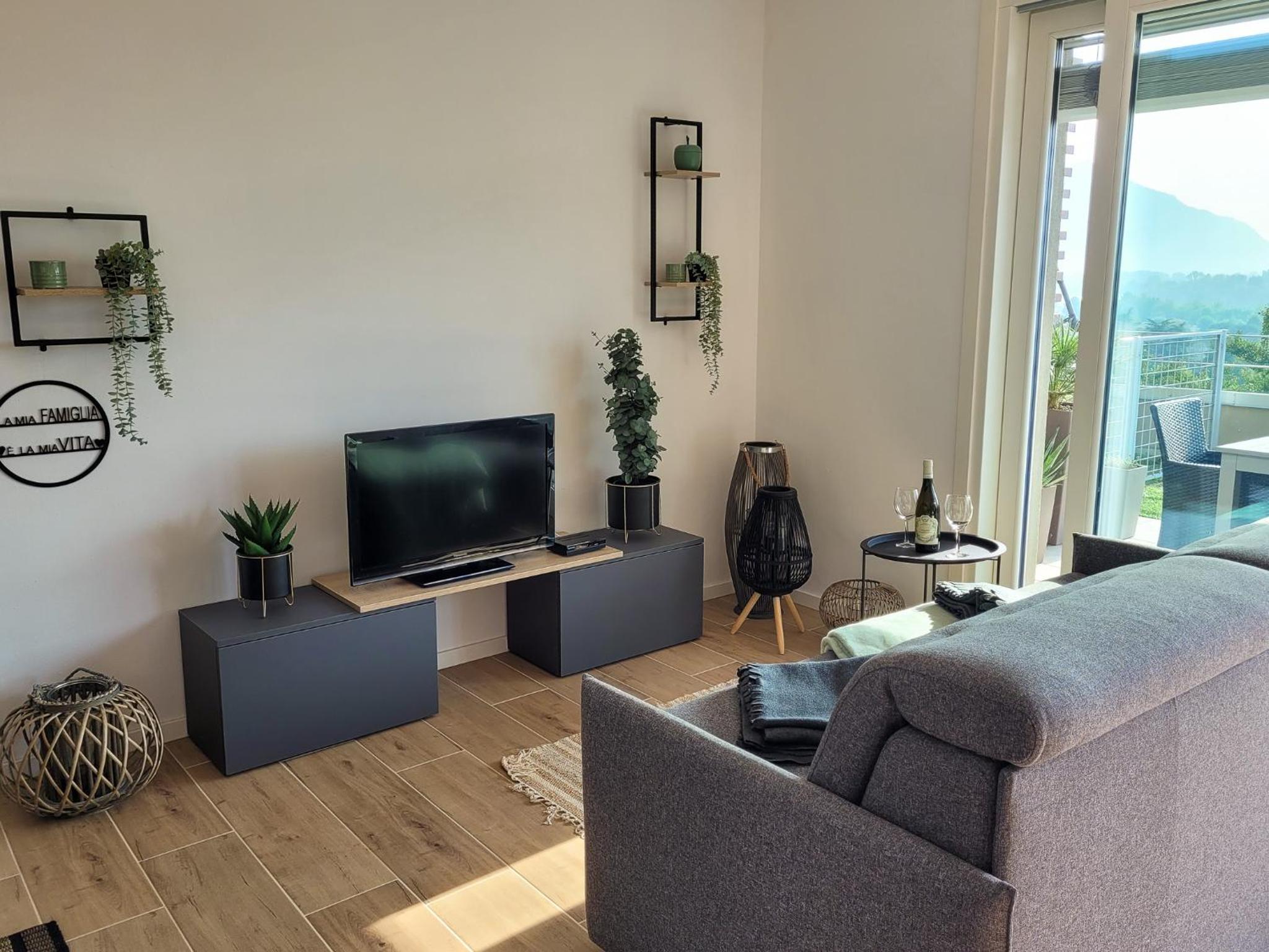 Apartment With Lake View photo 2