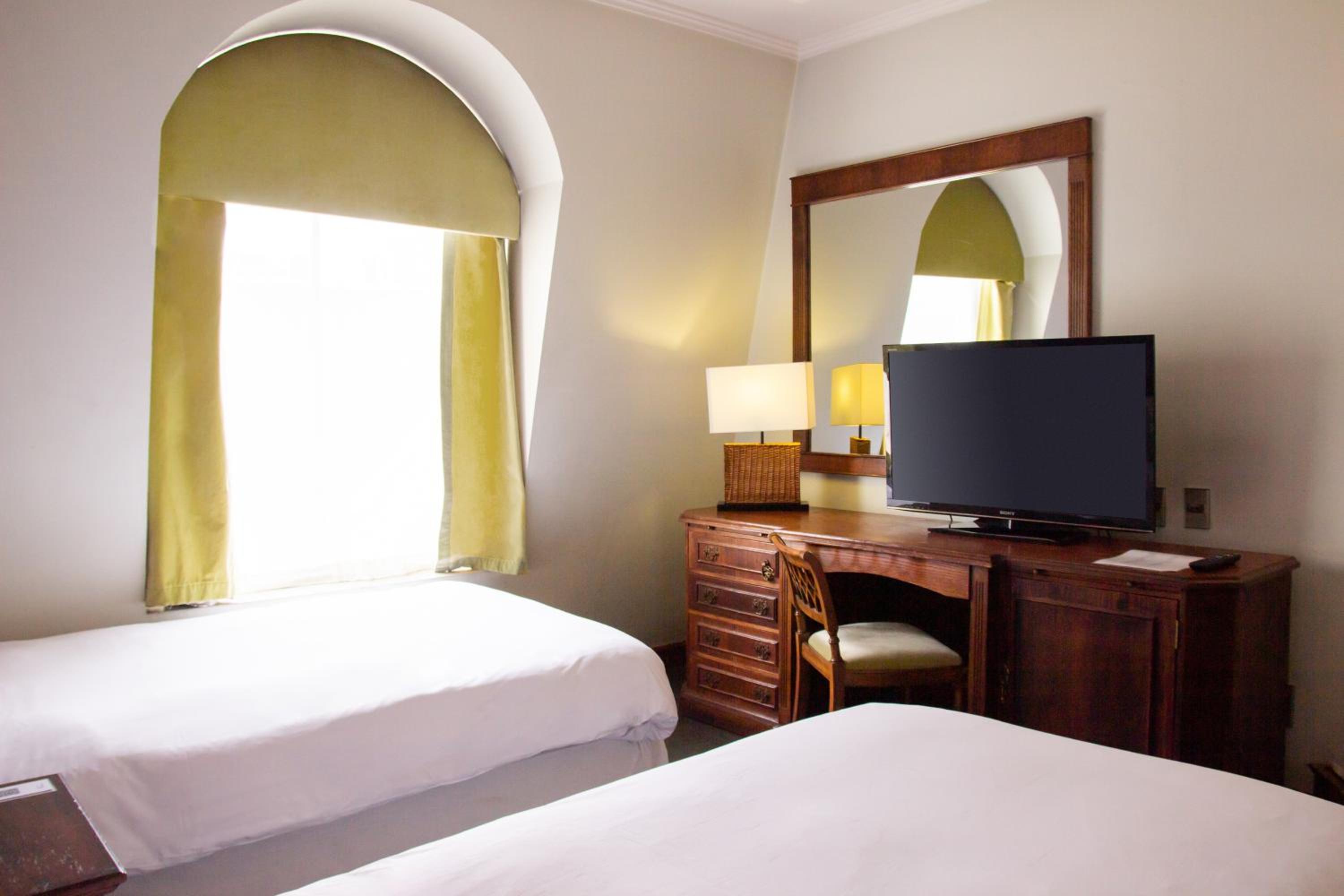 Twin Room - Photo 3
