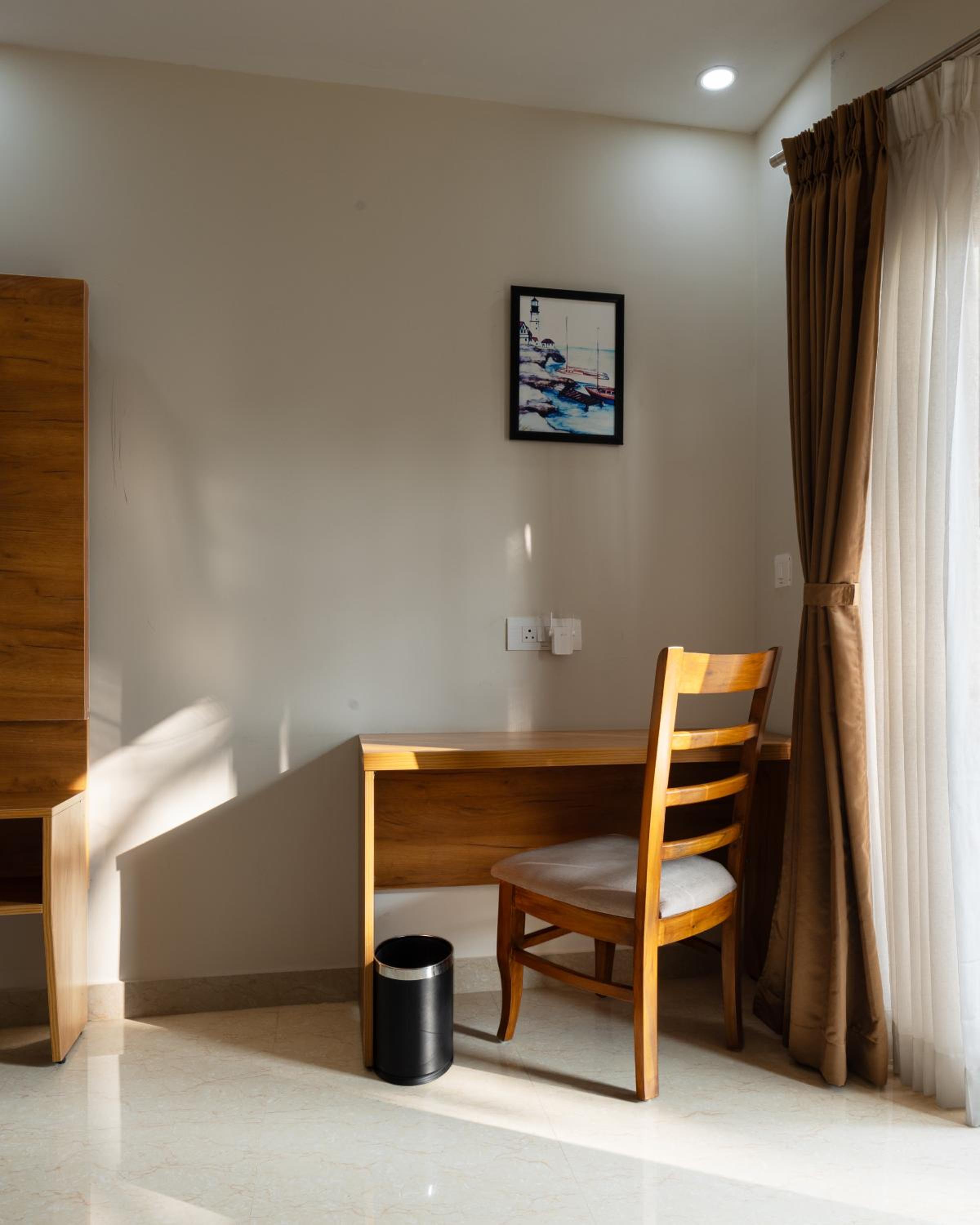 Deluxe Room with Garden View - Photo 11