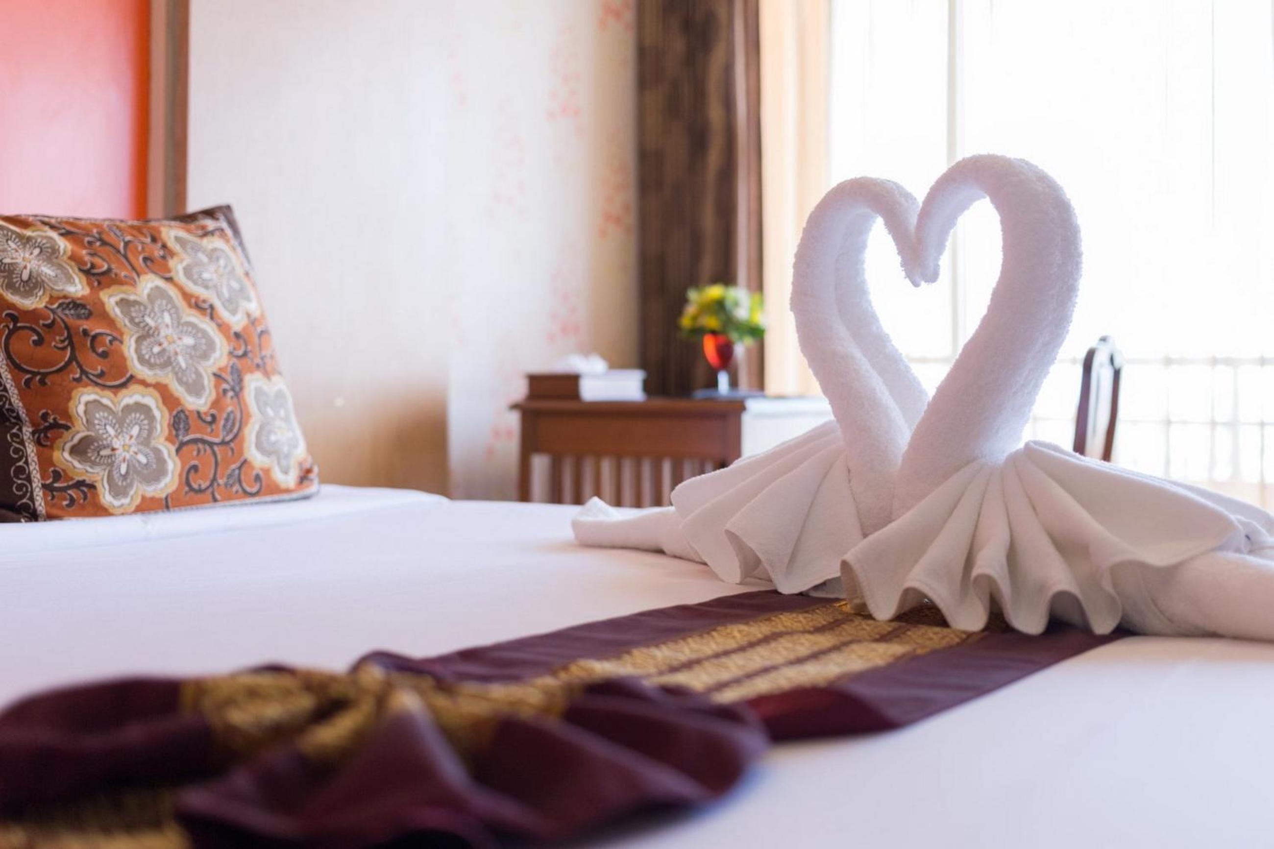 Deluxe King Room - Photo 2