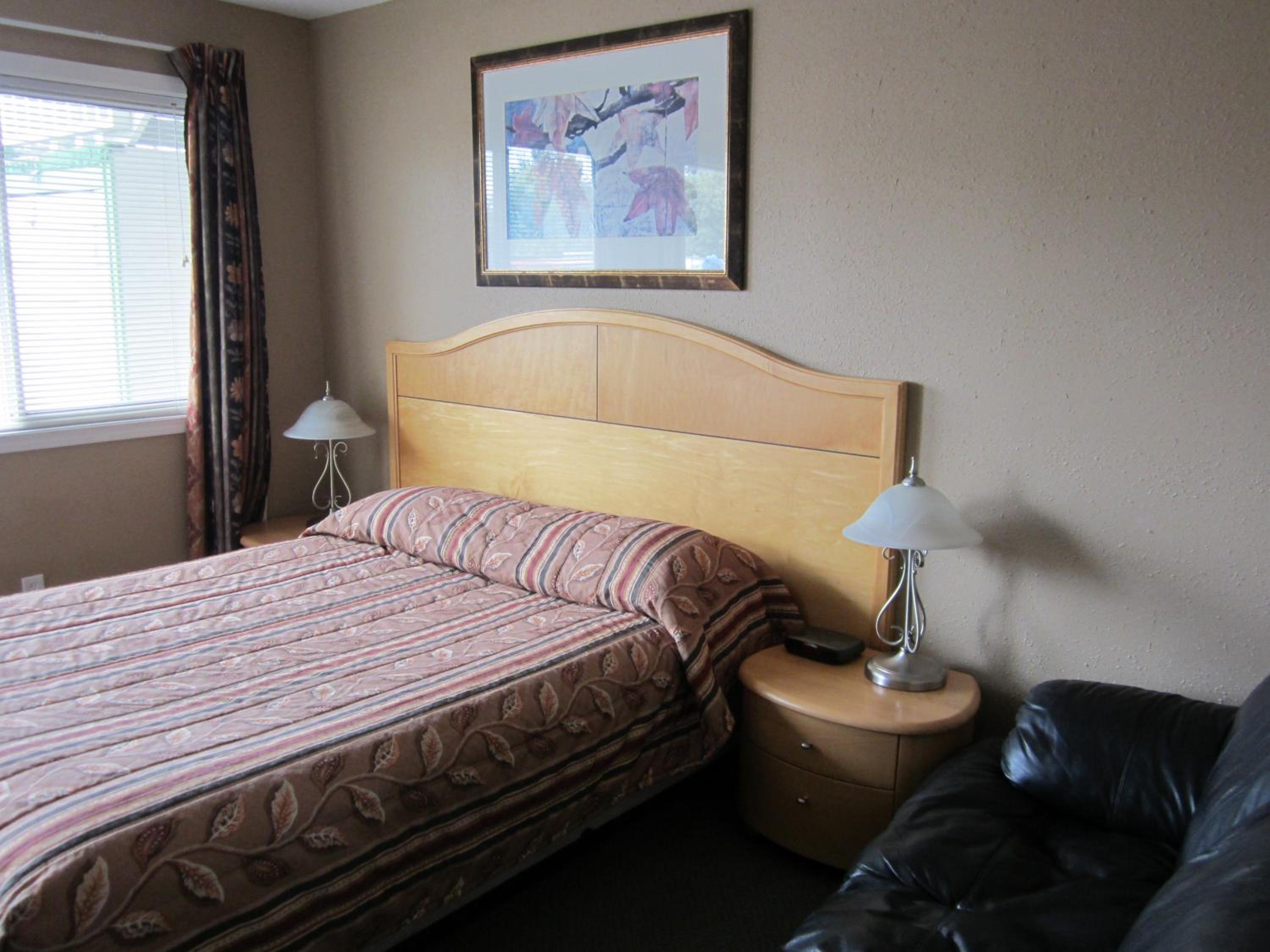 Deluxe Queen Room - Photo 11