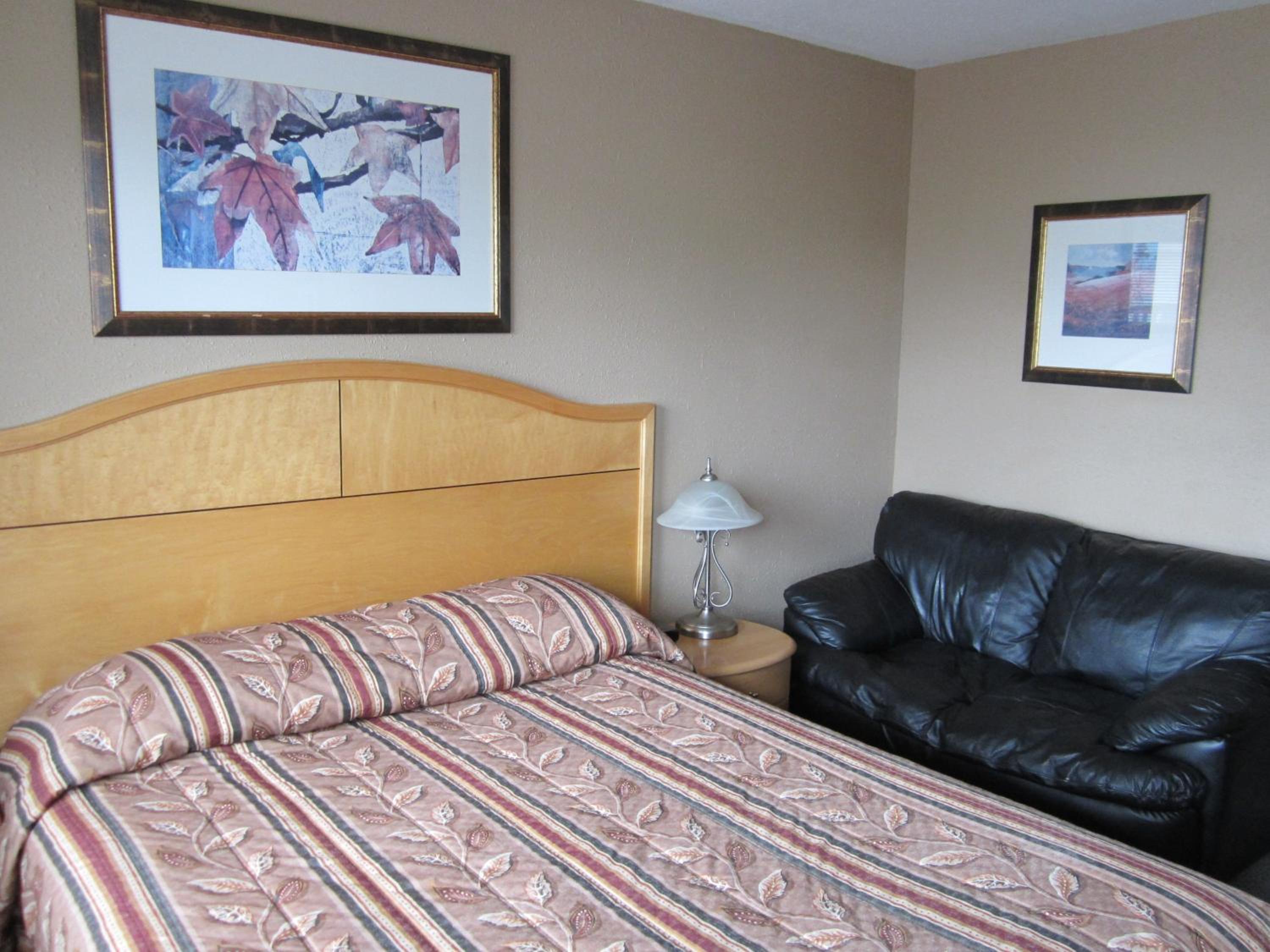 Deluxe Queen Room - Photo 10