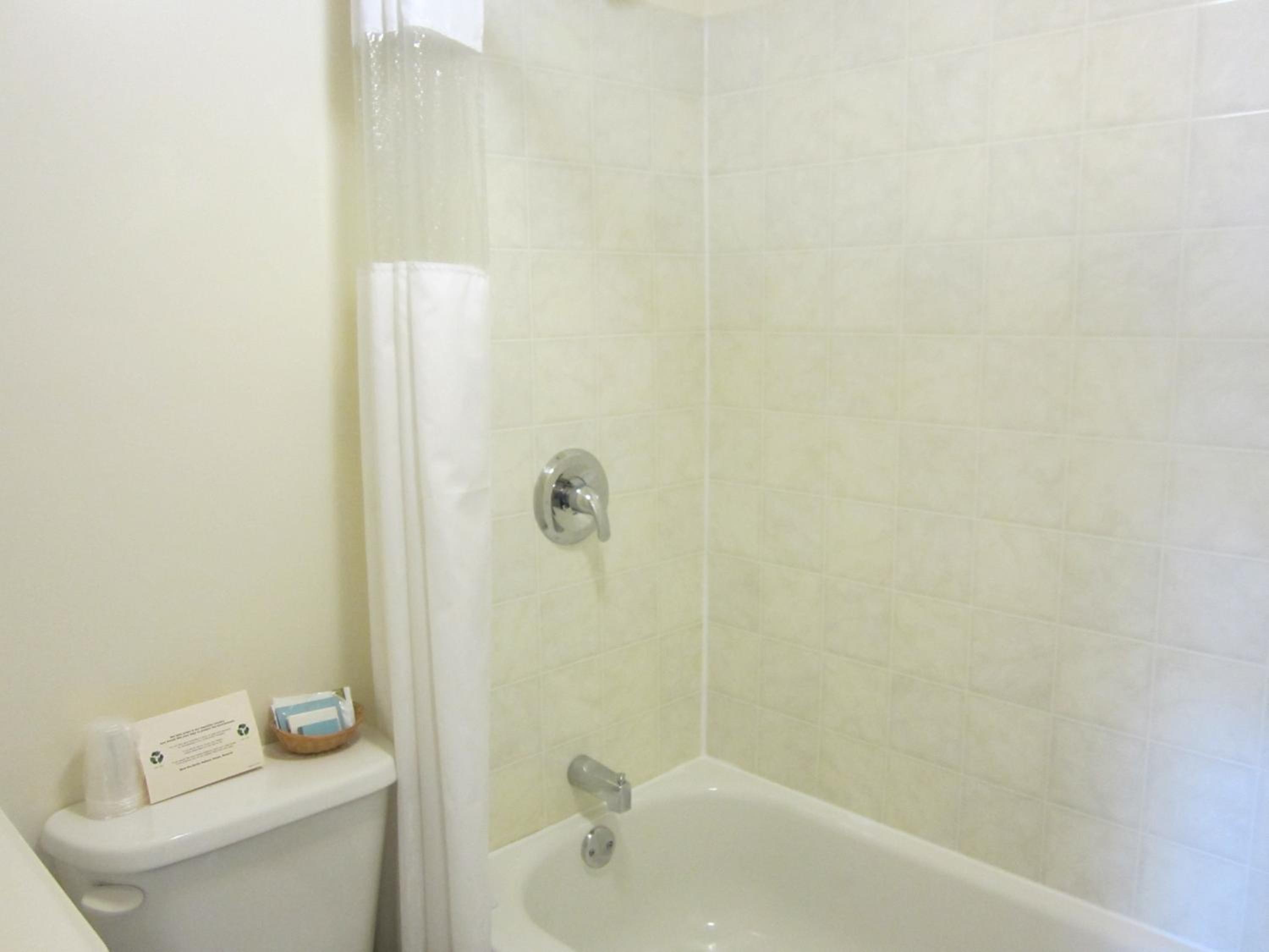 Deluxe Queen Room - Photo 9