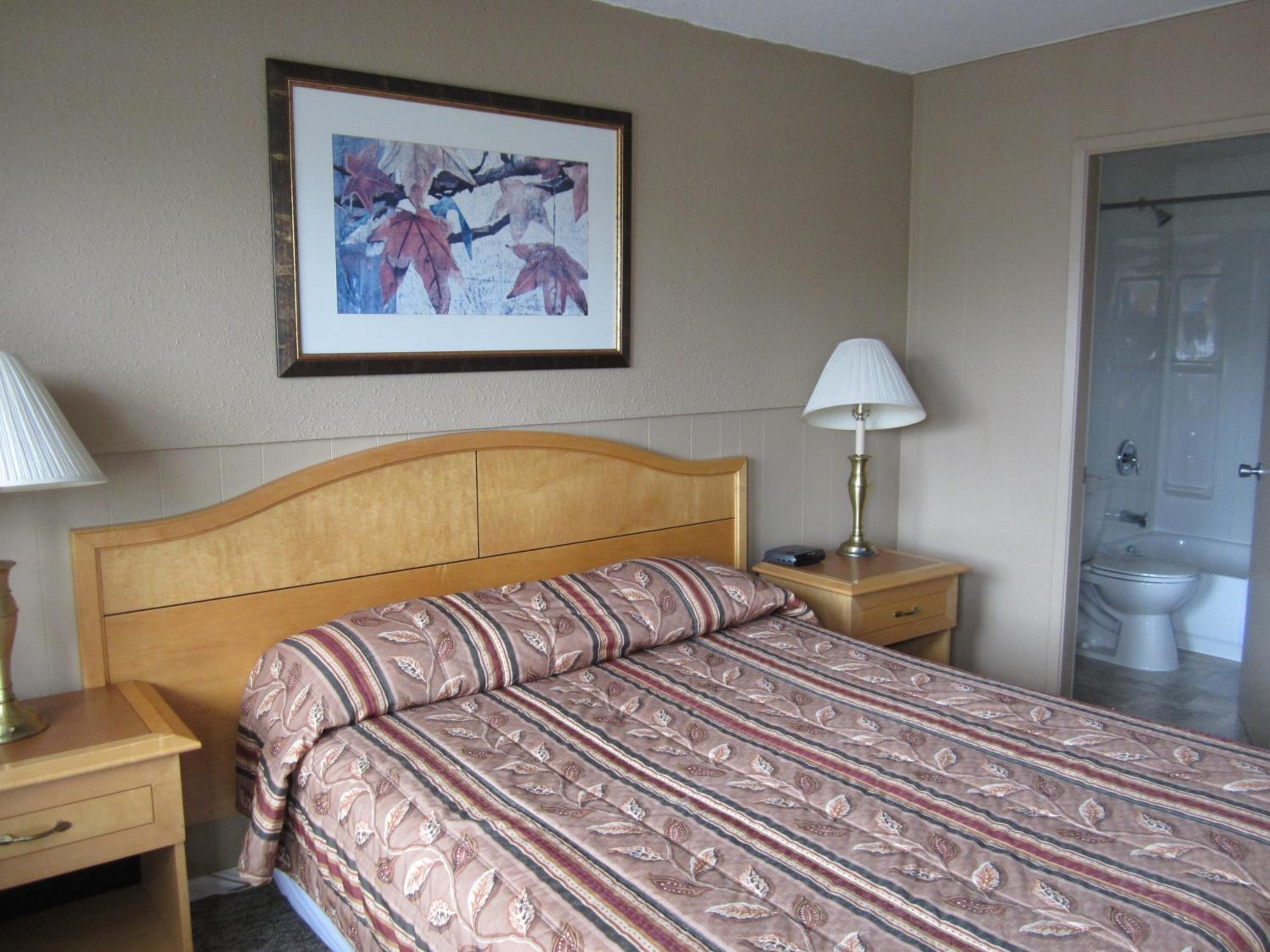 Deluxe Queen Room - Photo 7