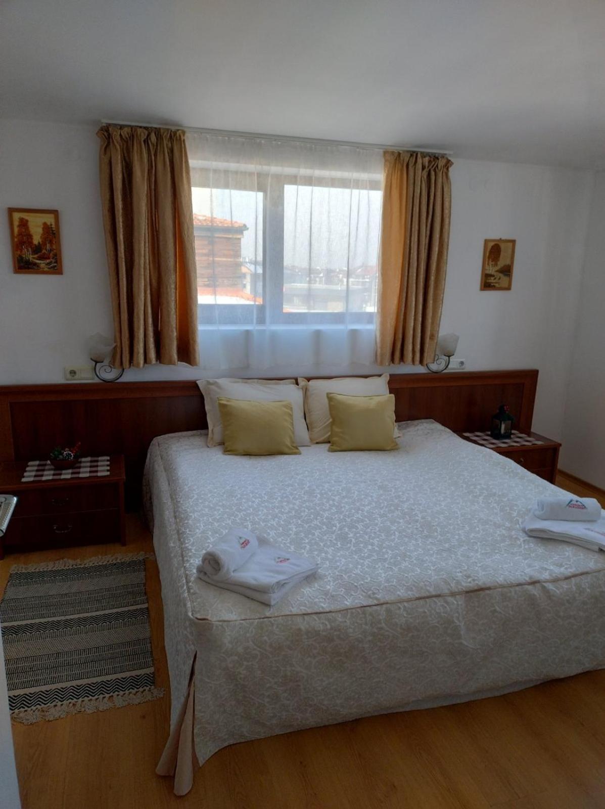 One-Bedroom Apartment photo 1