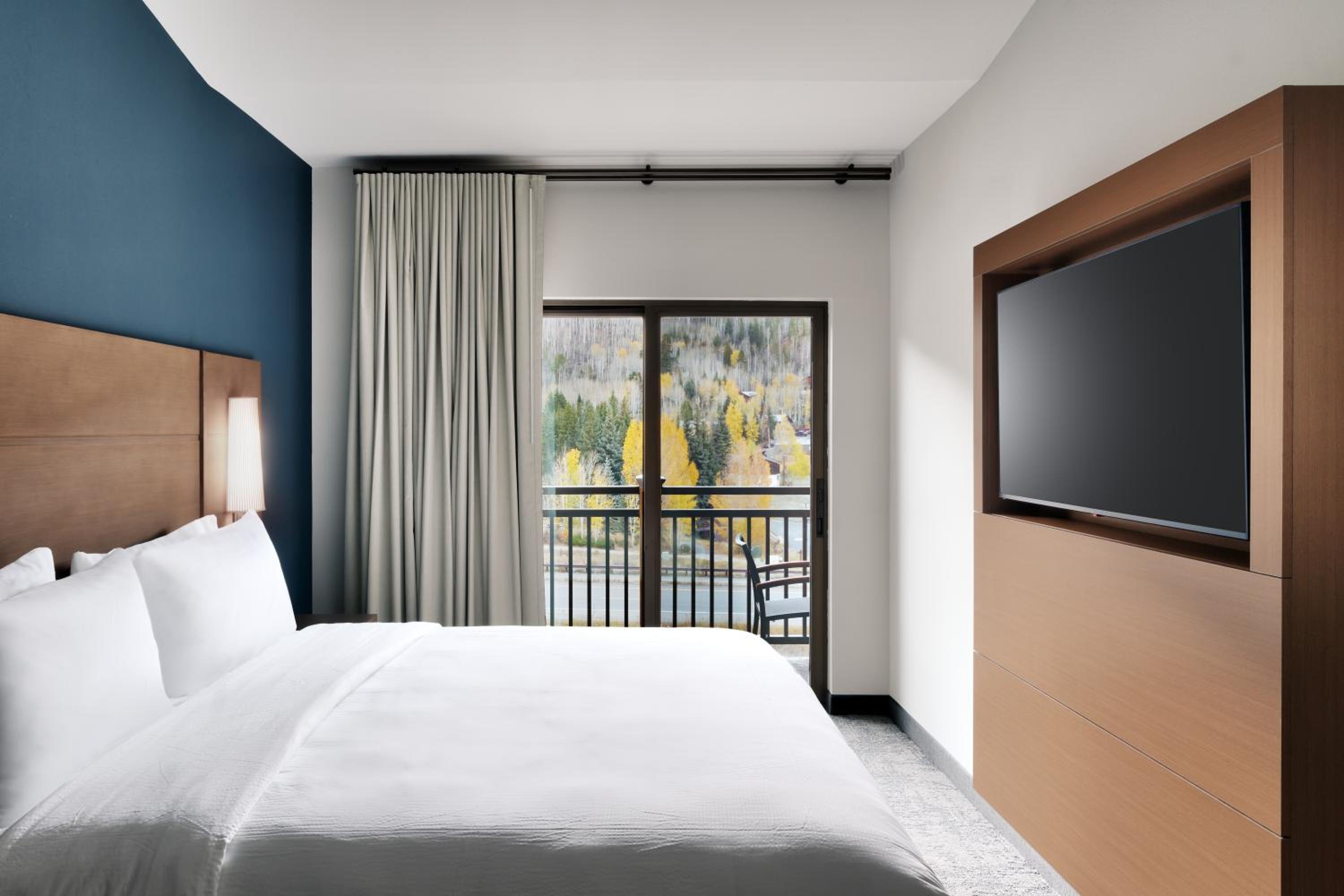 One-Bedroom King Suite with Sofa Bed  - Photo 3
