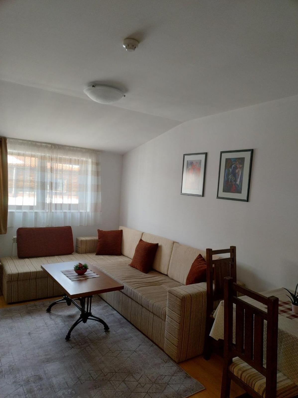One-Bedroom Apartment photo 1