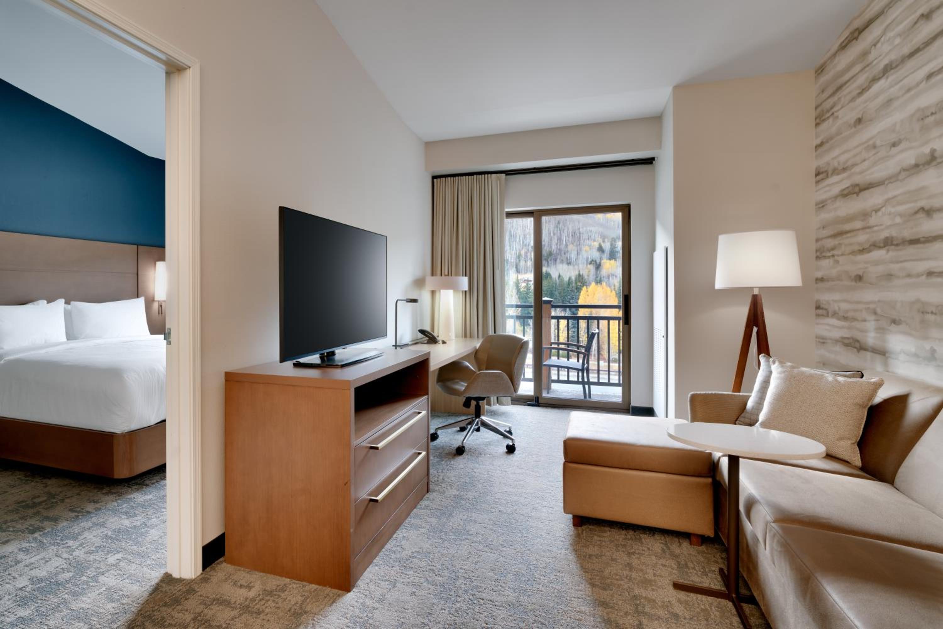 One-Bedroom King Suite with Sofa Bed and Balcony - Photo 9