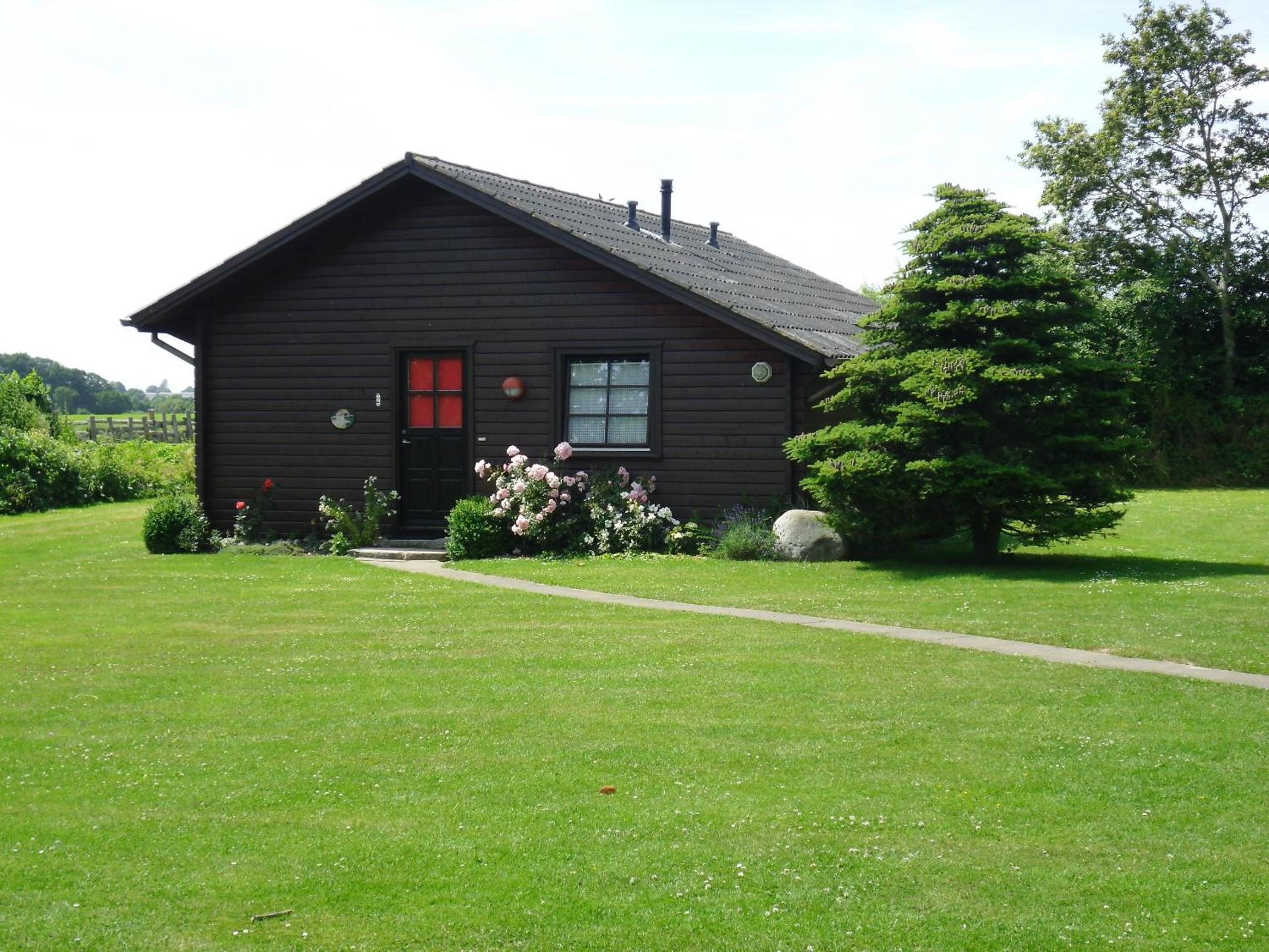 Three-Bedroom House photo 3