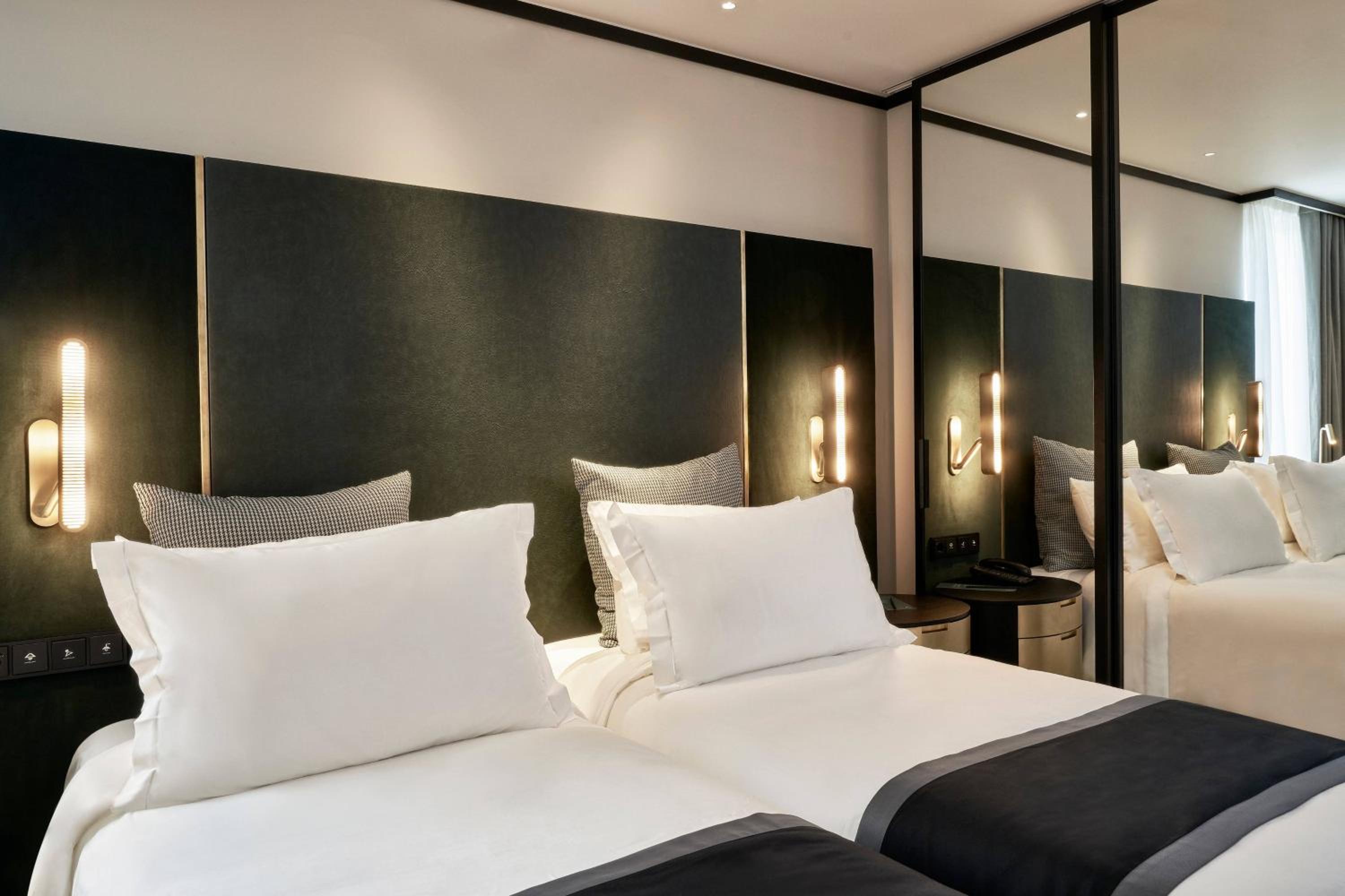 City View, Deluxe Guestroom, 2 Single Beds