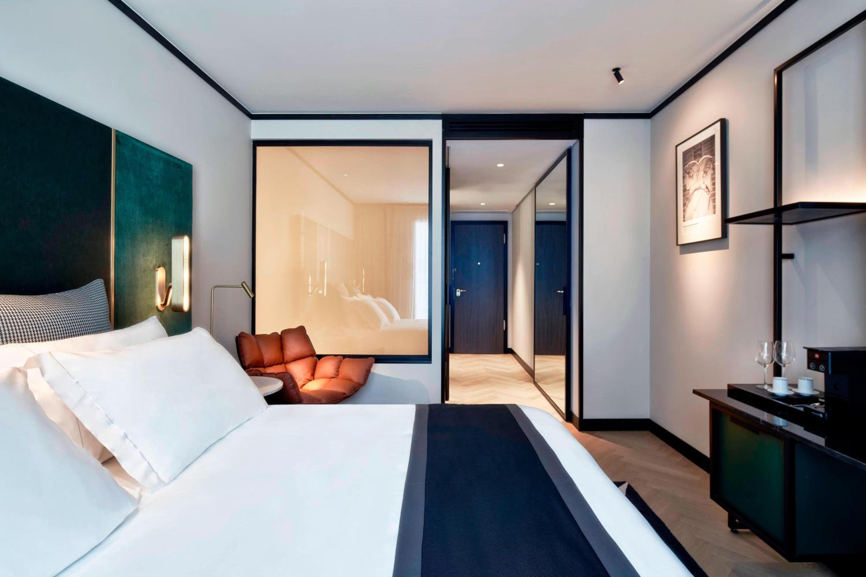 City View, Deluxe Guestroom, 1 King Bed