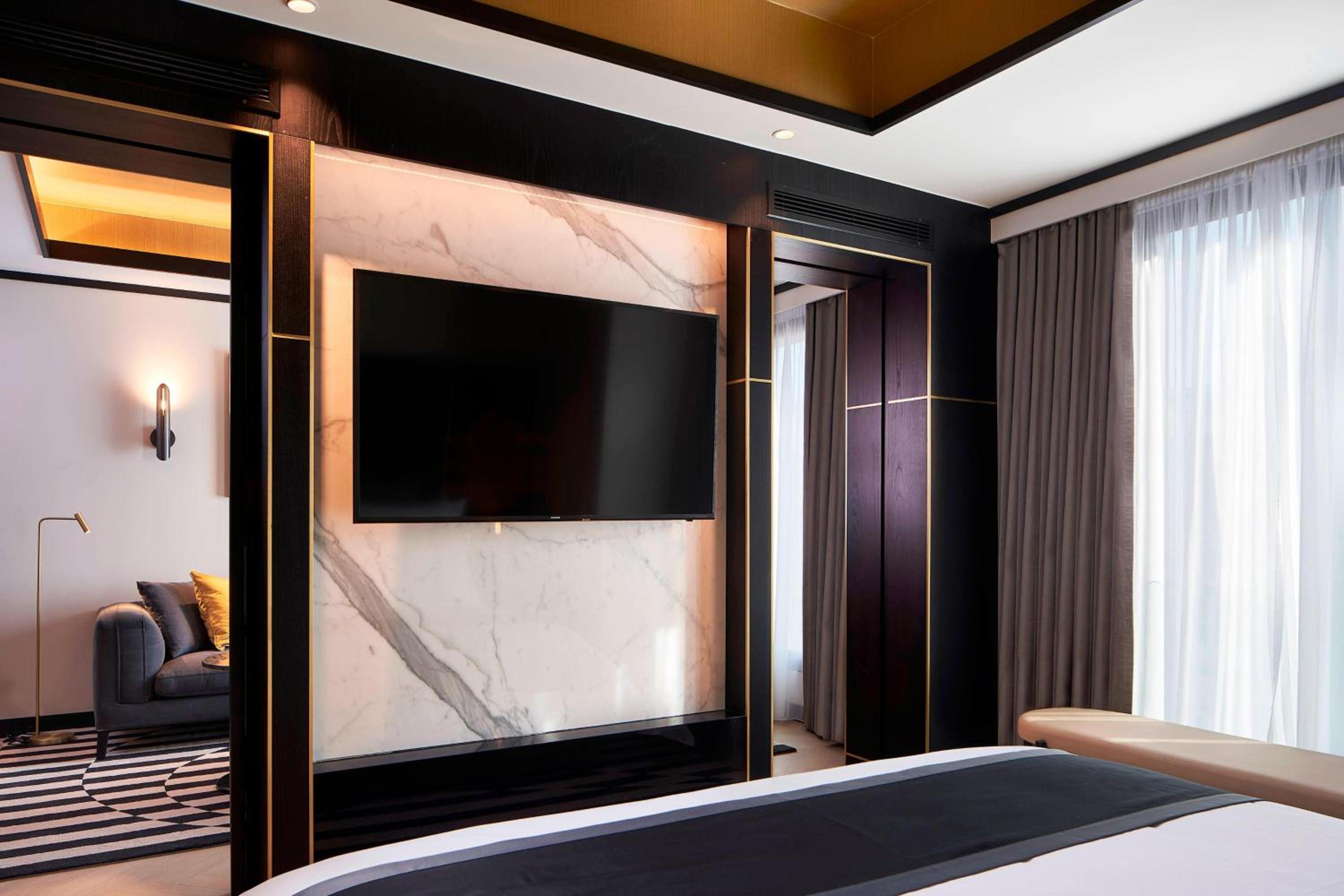 City View, One Bedroom Suite, 1 King Bed