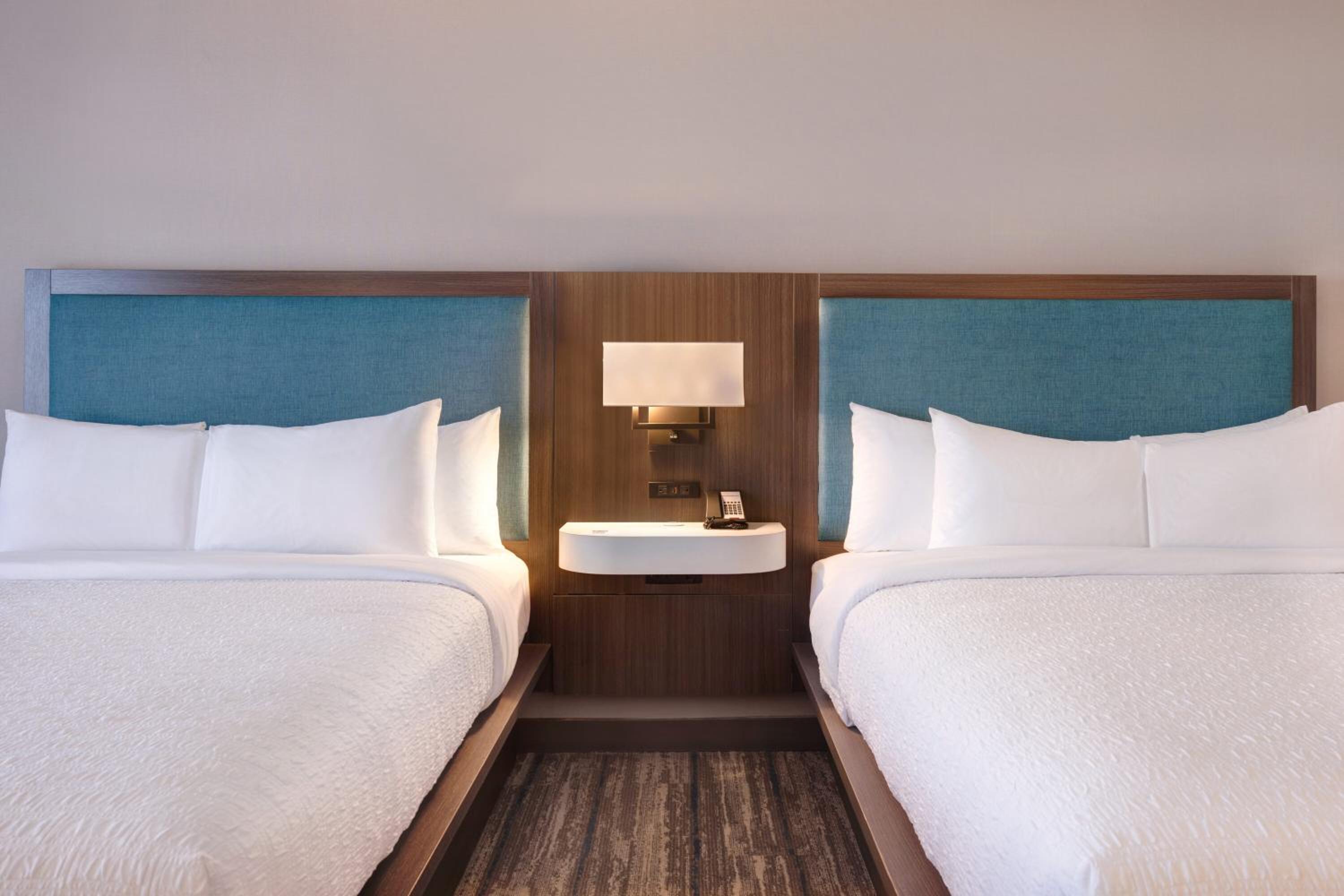 Queen Room with Two Queen Beds - Photo 7