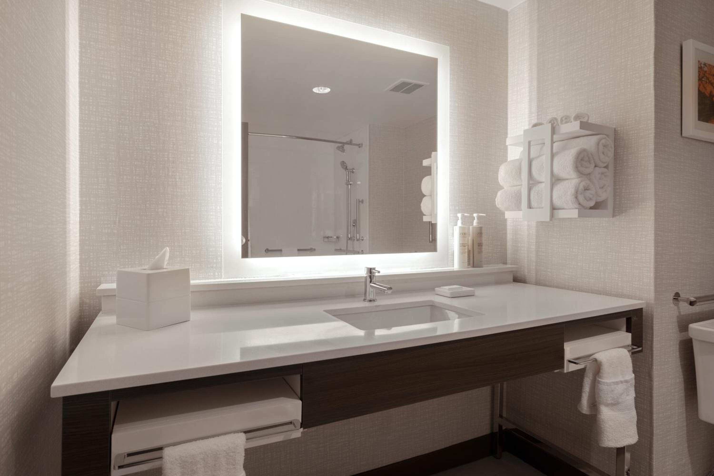 King Room - Hearing Access - Photo 16