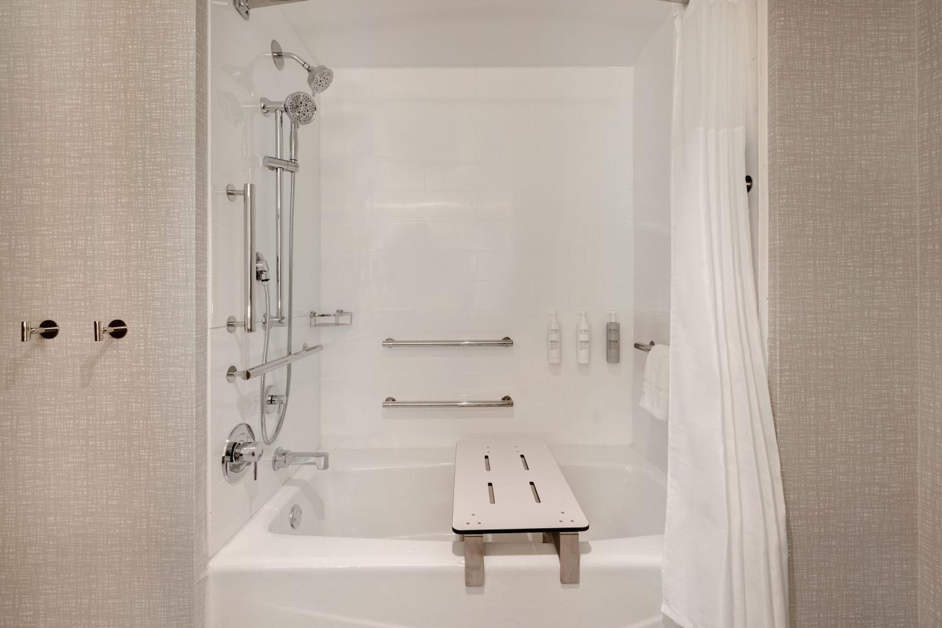Queen Room with Two Queen Beds and Bath Tub - Mobility Access - Photo 7