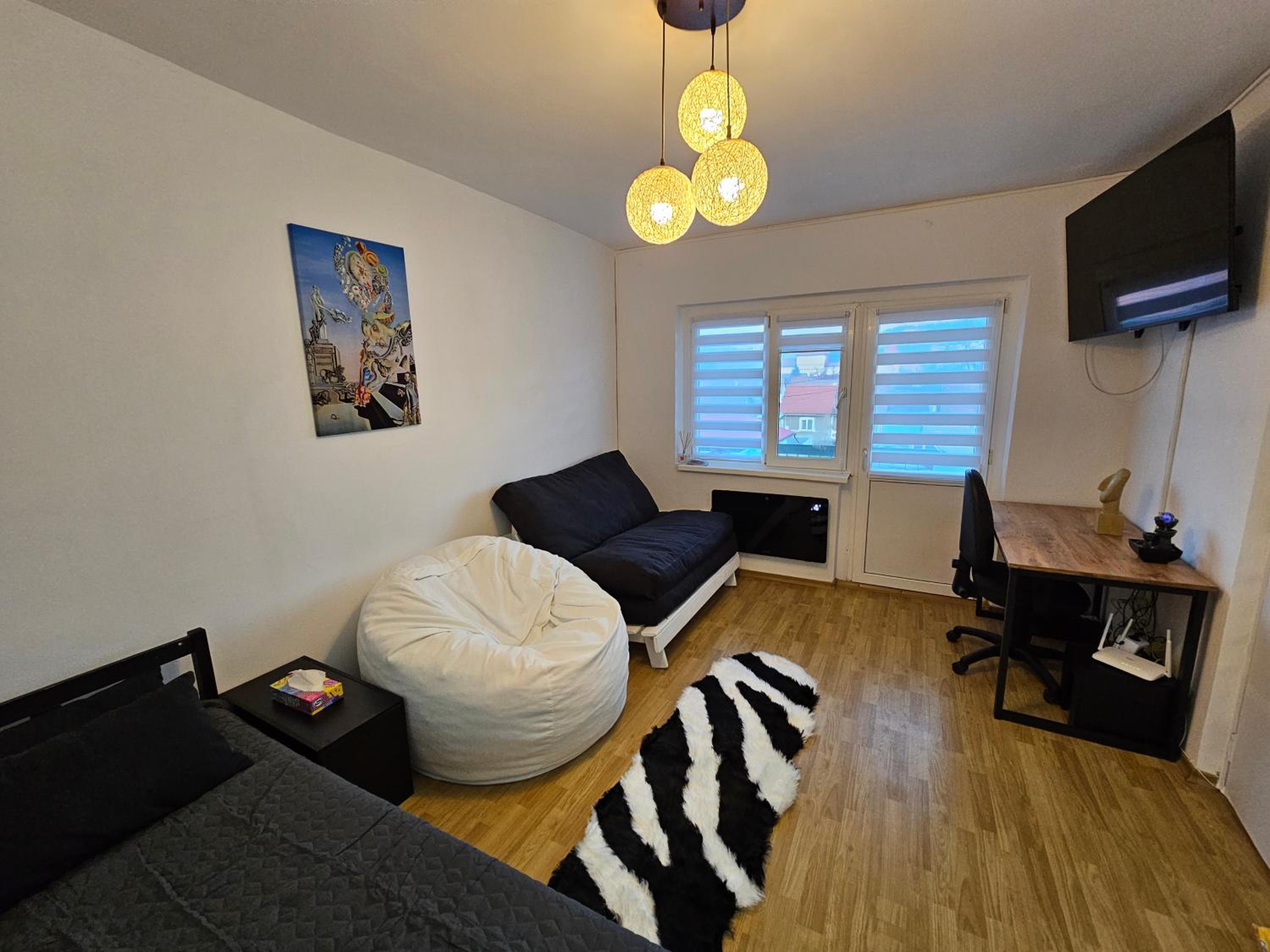 One-Bedroom Apartment photo 1