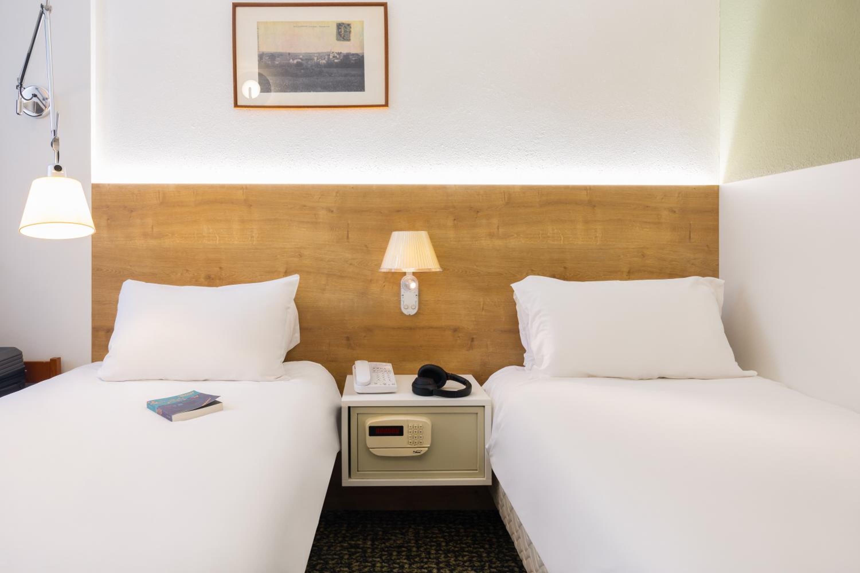 Standard Twin Room photo 3