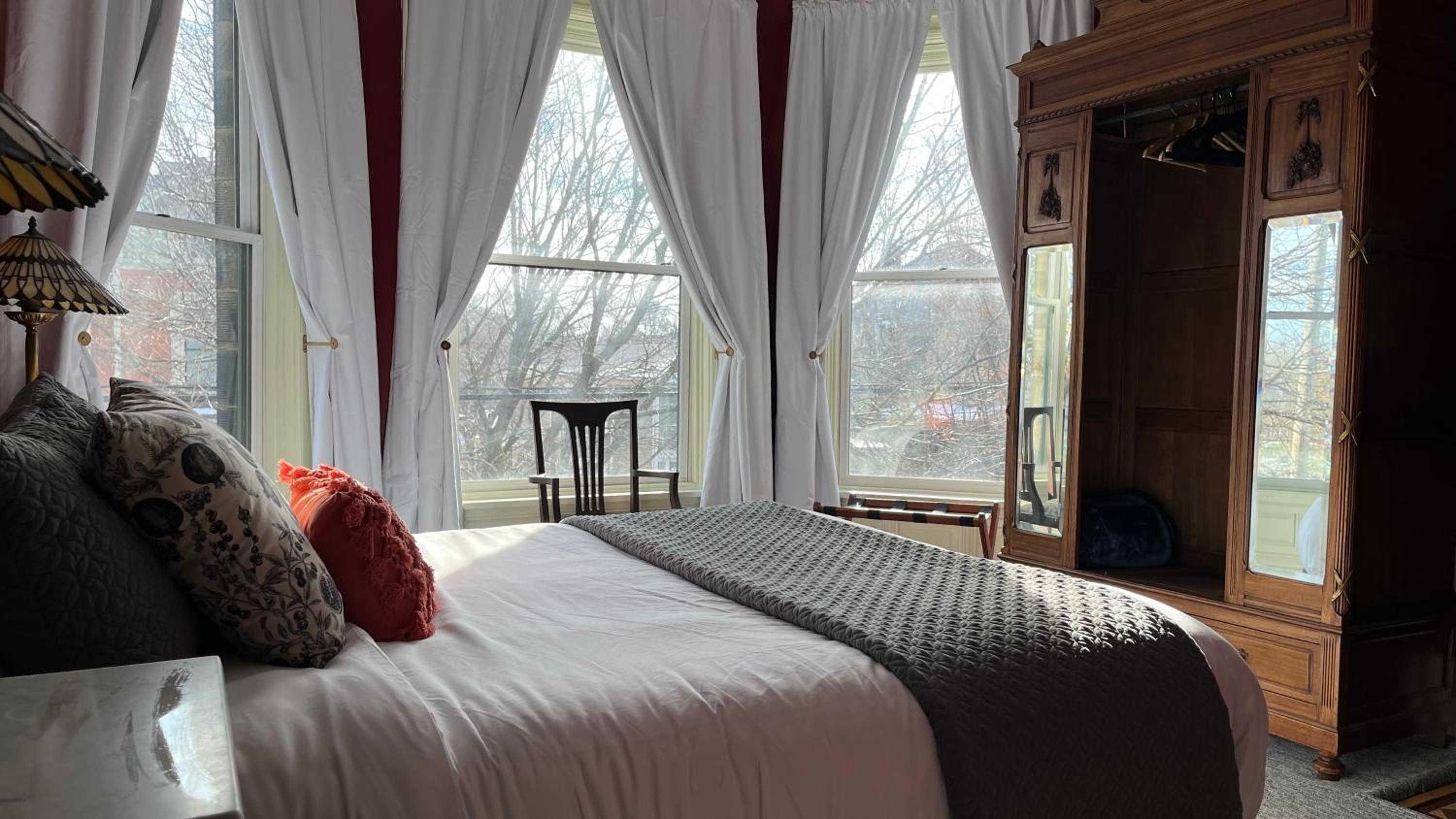 Damon Room  photo 1