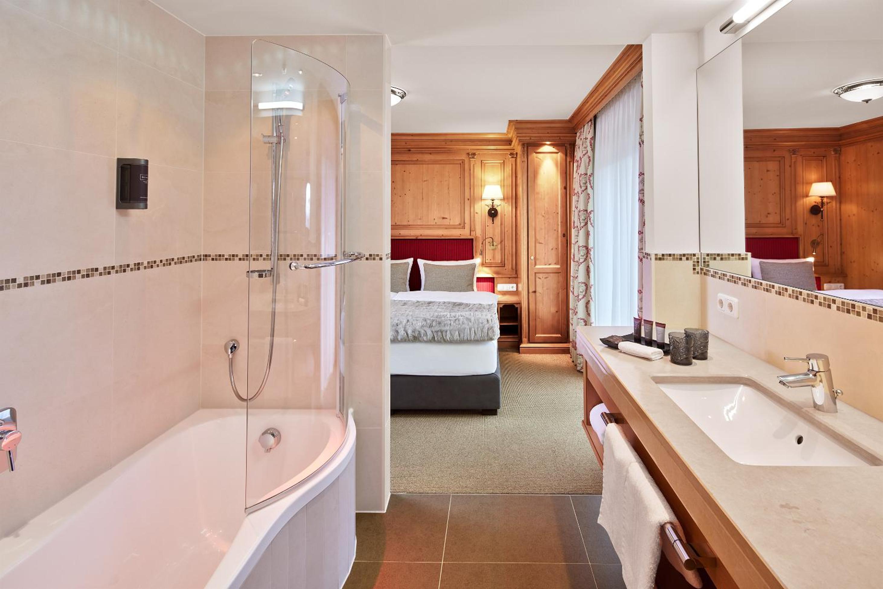 Double Room with Balcony - Photo 2