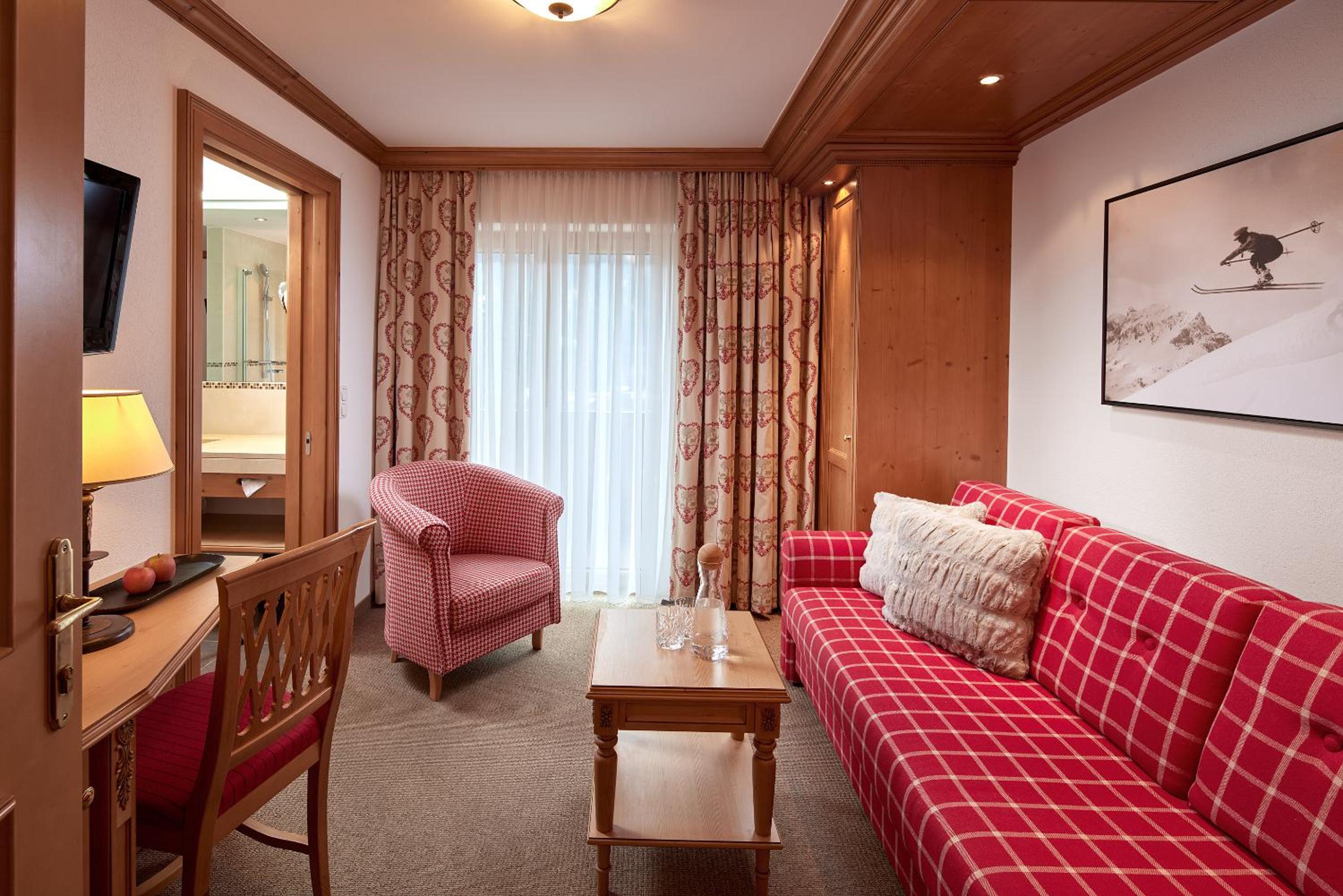 Double Room with Balcony - Photo 3