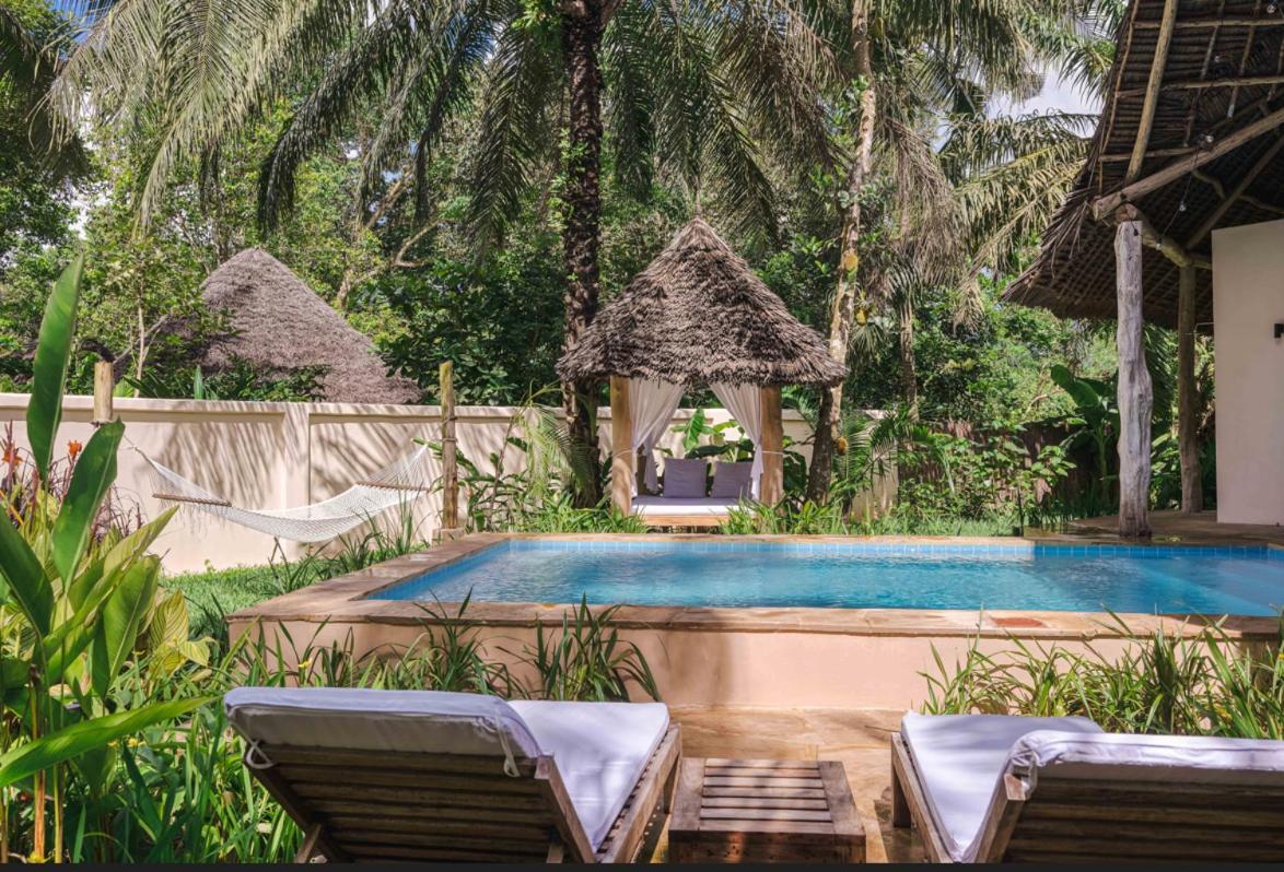 Luxury Garden Villa with Pool