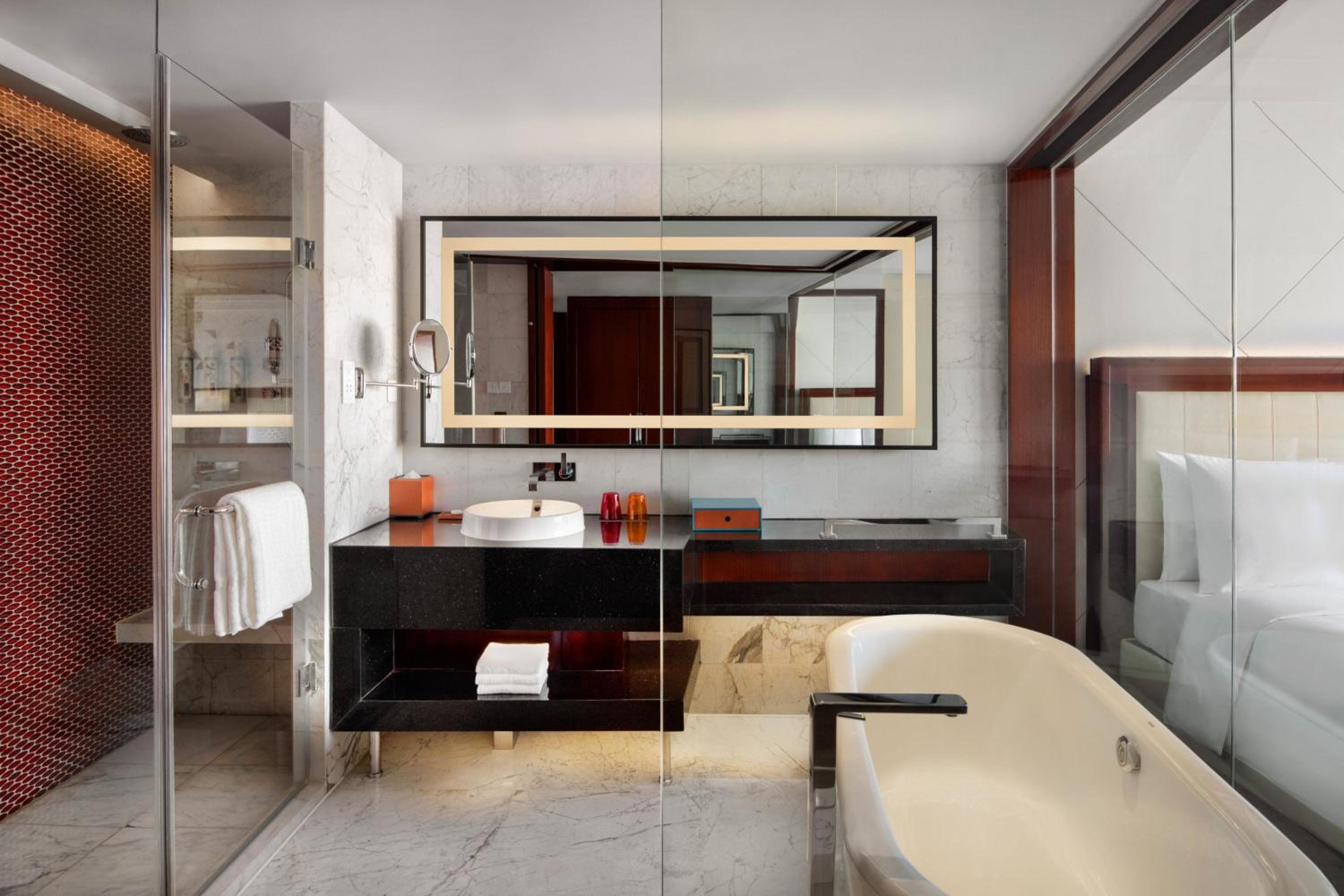 1 King Bed, Renaissance Guest Room (include 10% off for Food & Beverage) - Photo 11