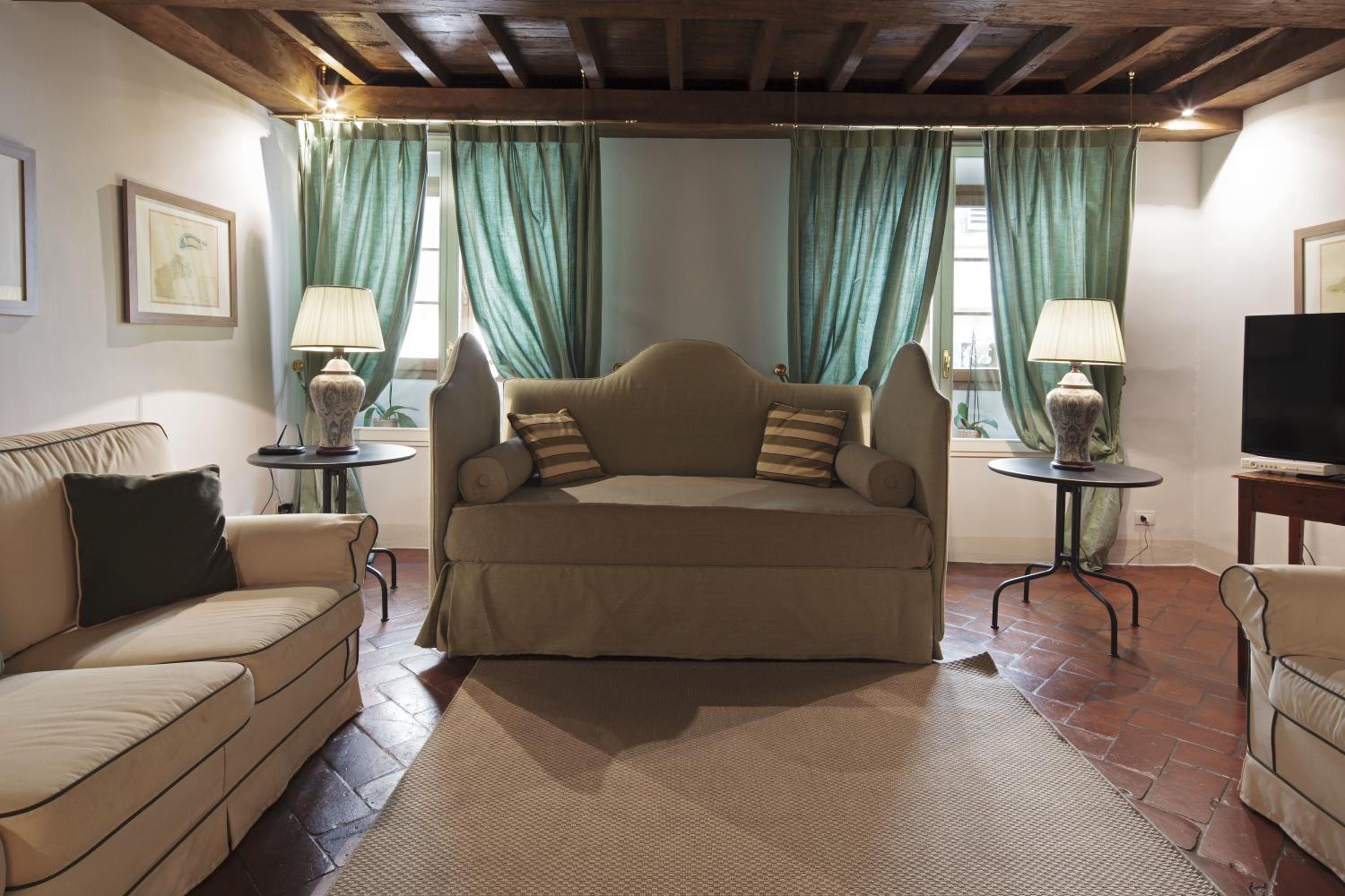 Luxury One-Bedroom Apartment photo 2