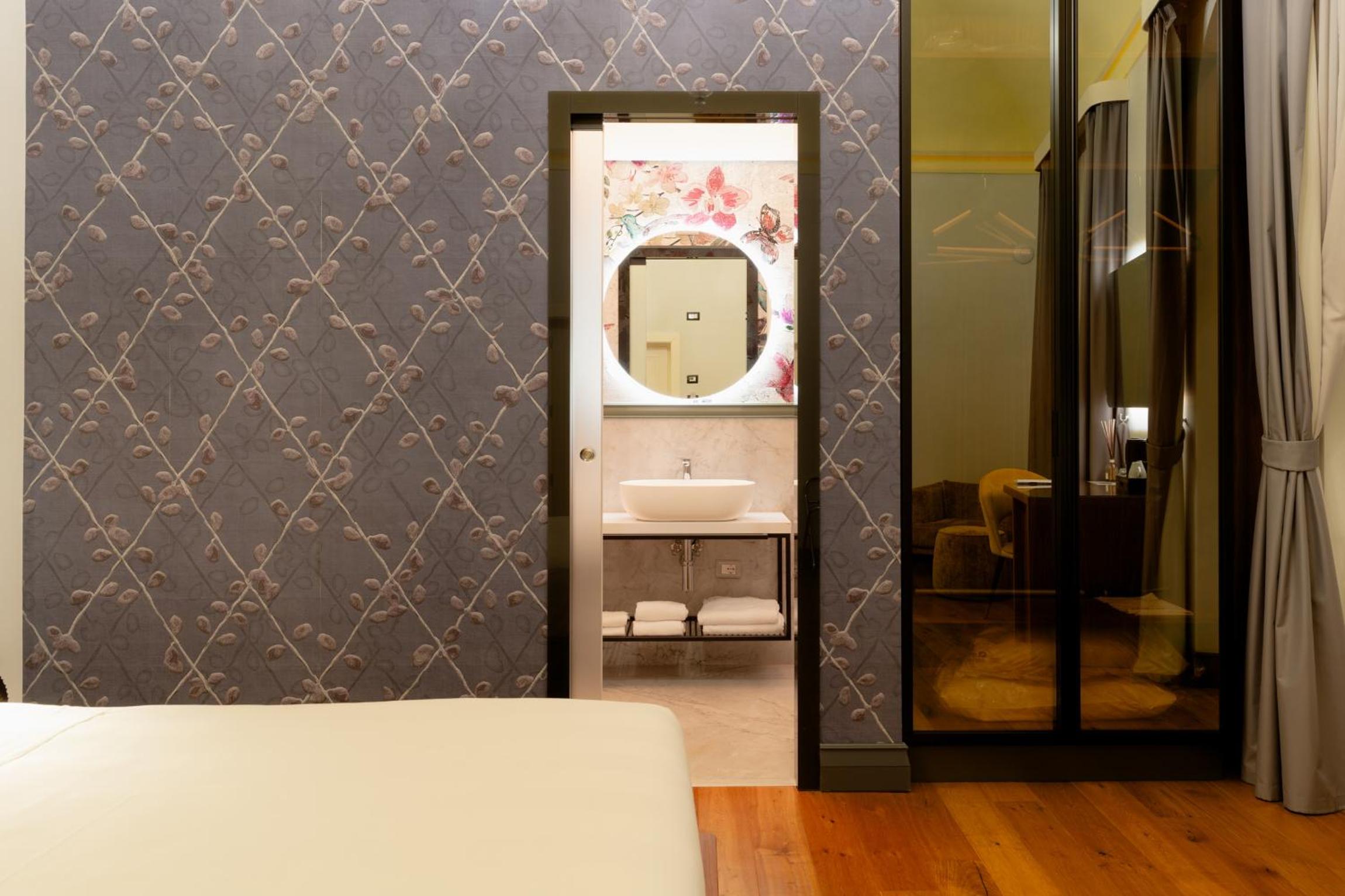 Superior King Room - Photo 4