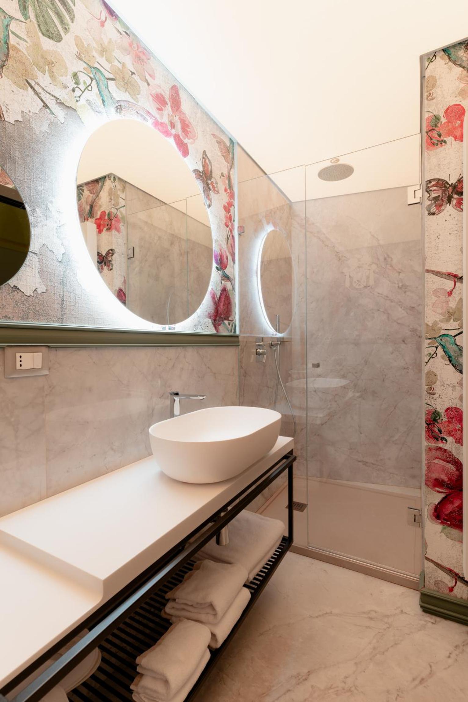 Superior King Room - Photo 6