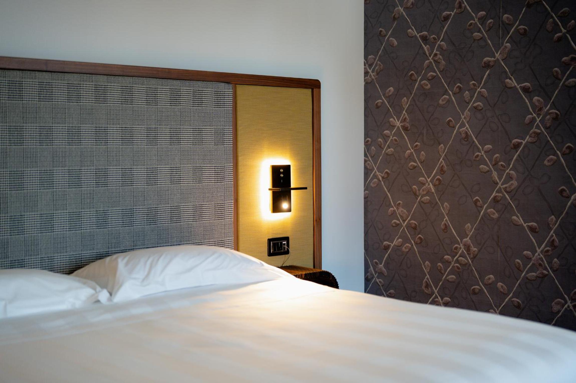 Superior King Room - Photo 3