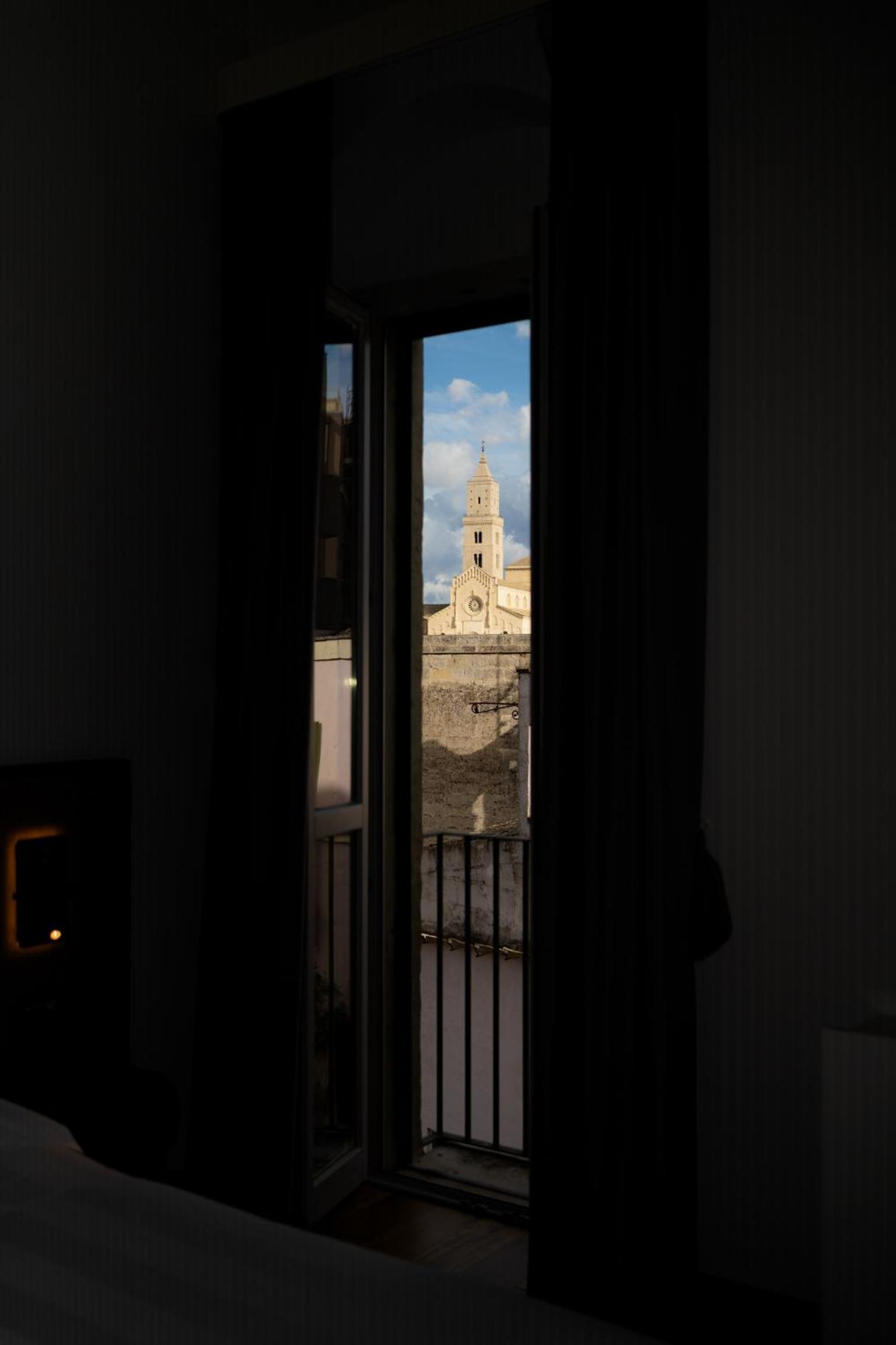 Deluxe King Room - Photo 5
