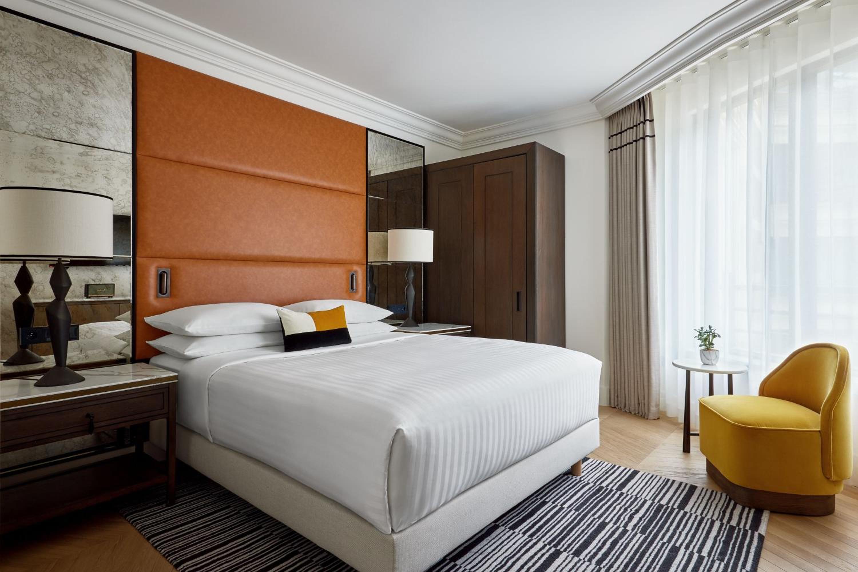 Deluxe Queen Room