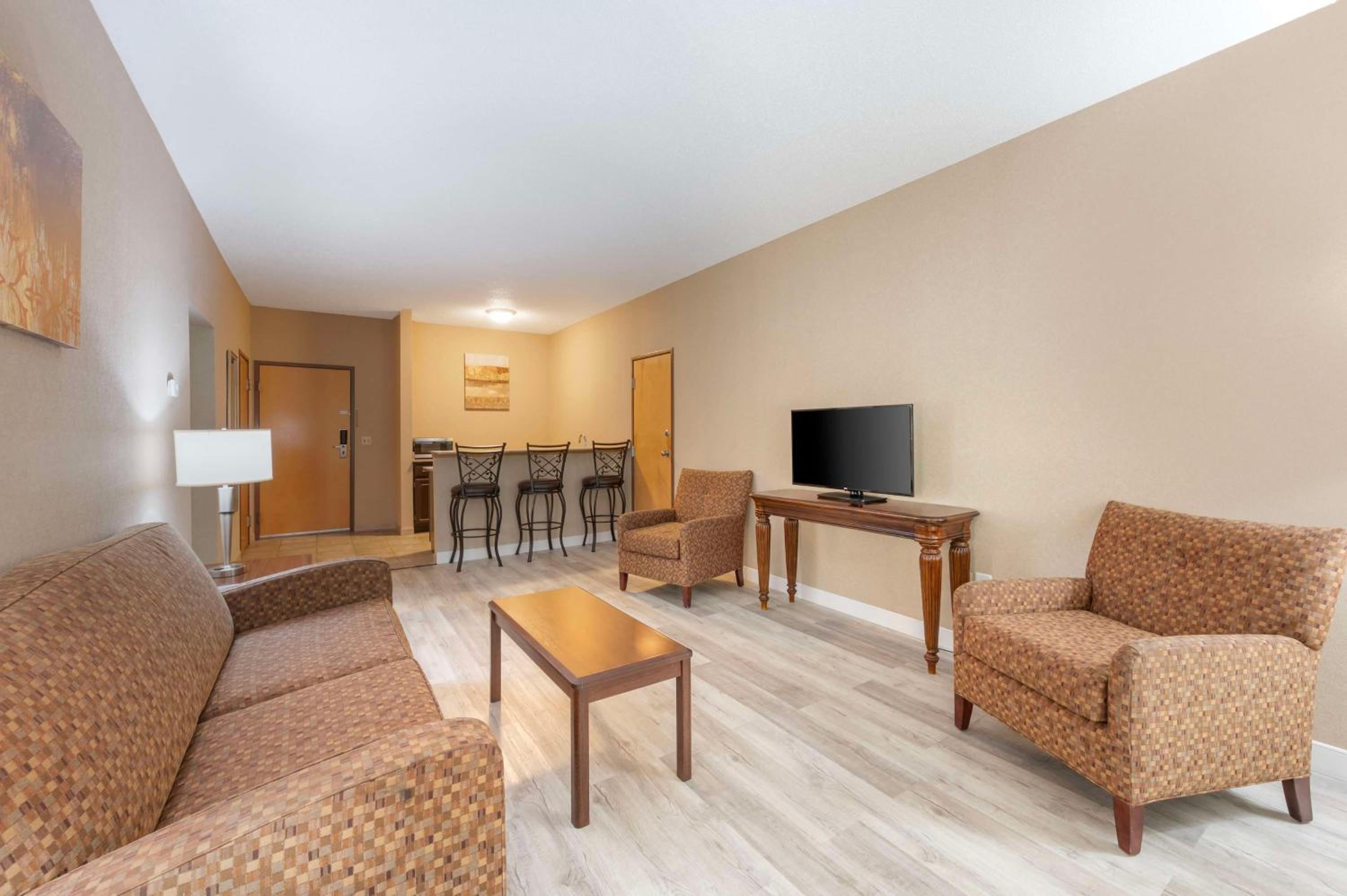 King Suite with Jetted Tub and Balcony - Non-Smoking photo 1