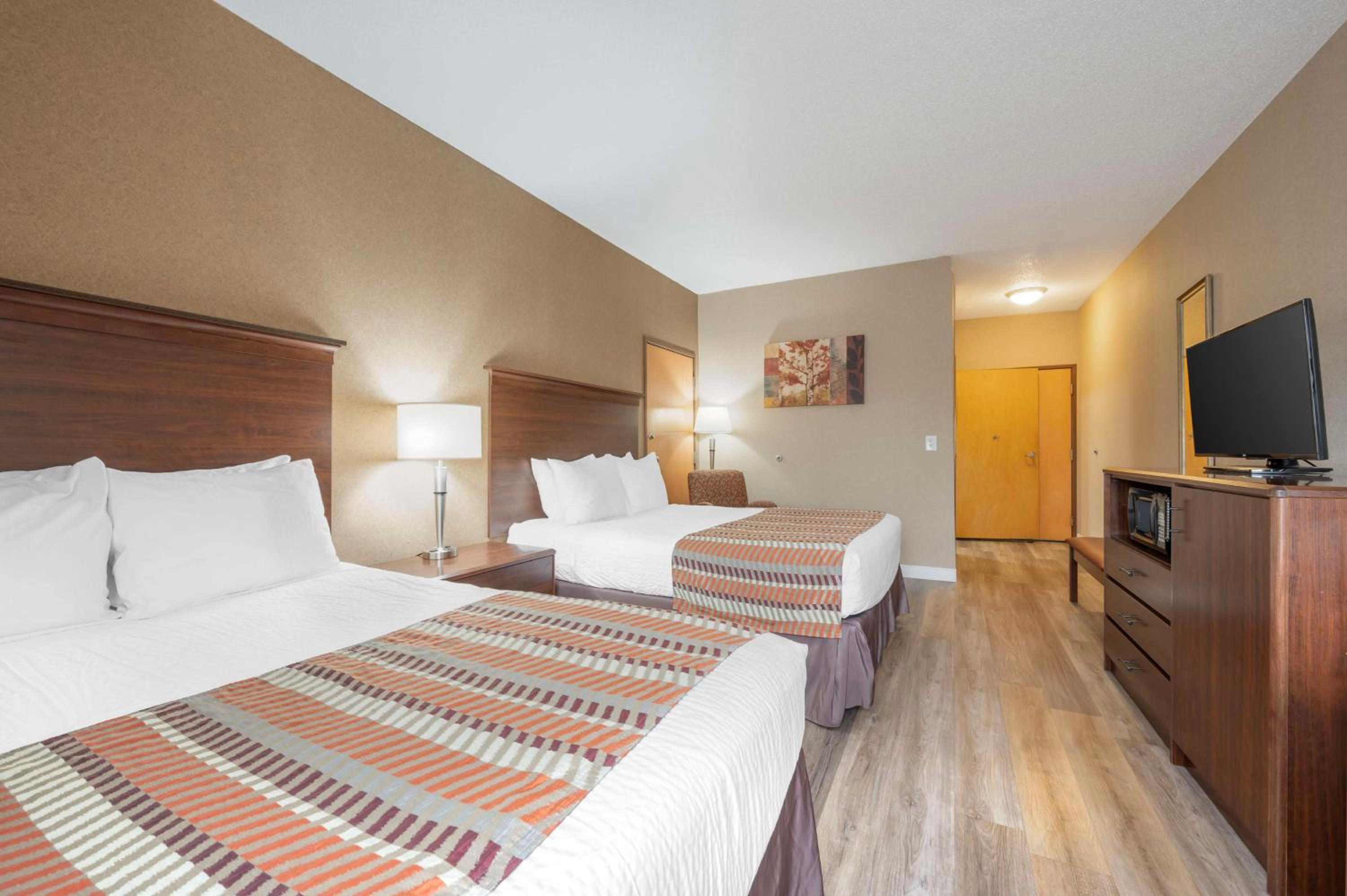 Queen Room with Two Queen Beds and Bath Tub - Disability Access/Non-Smoking  photo 2