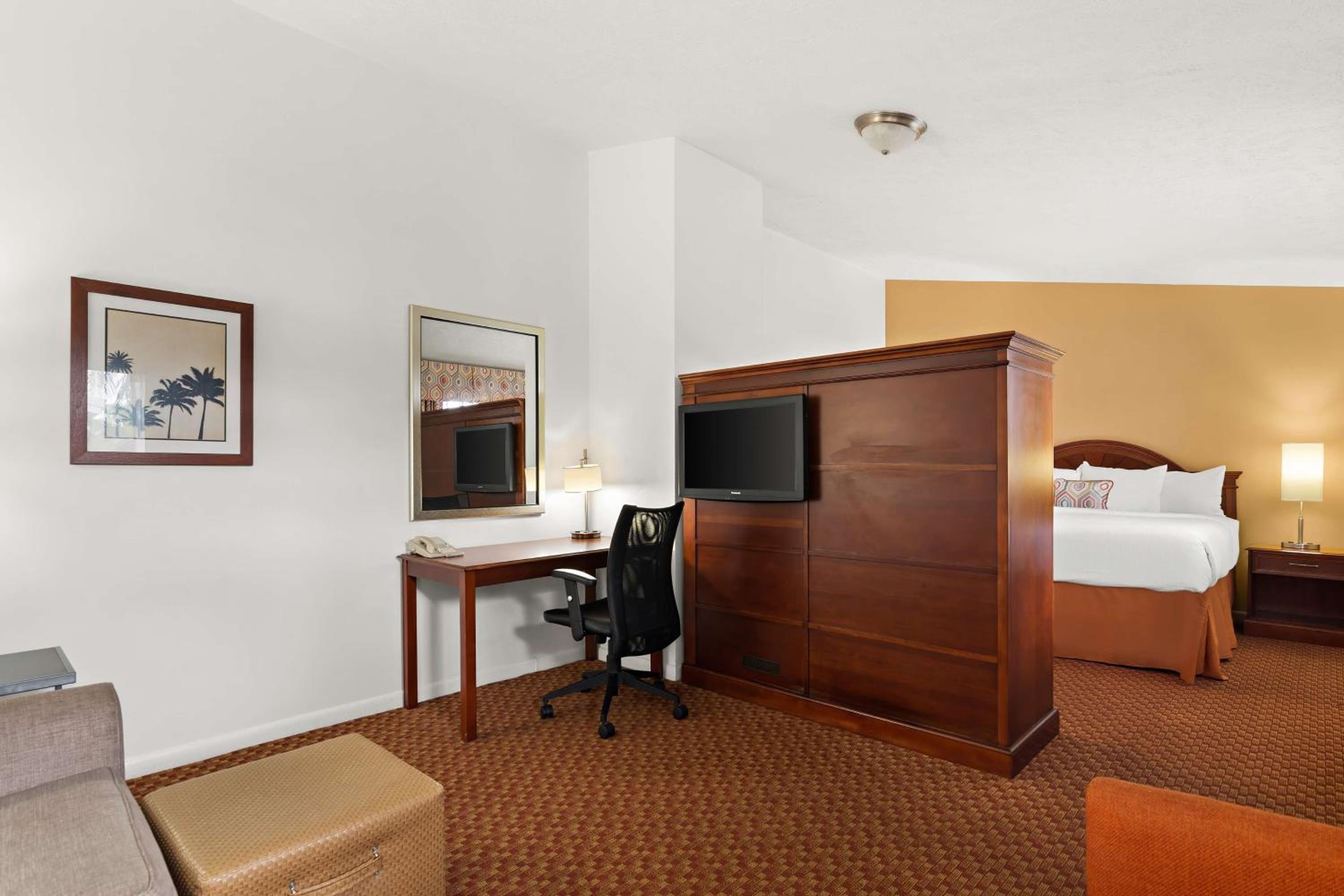 King Suite with Sofa Bed - Smoking