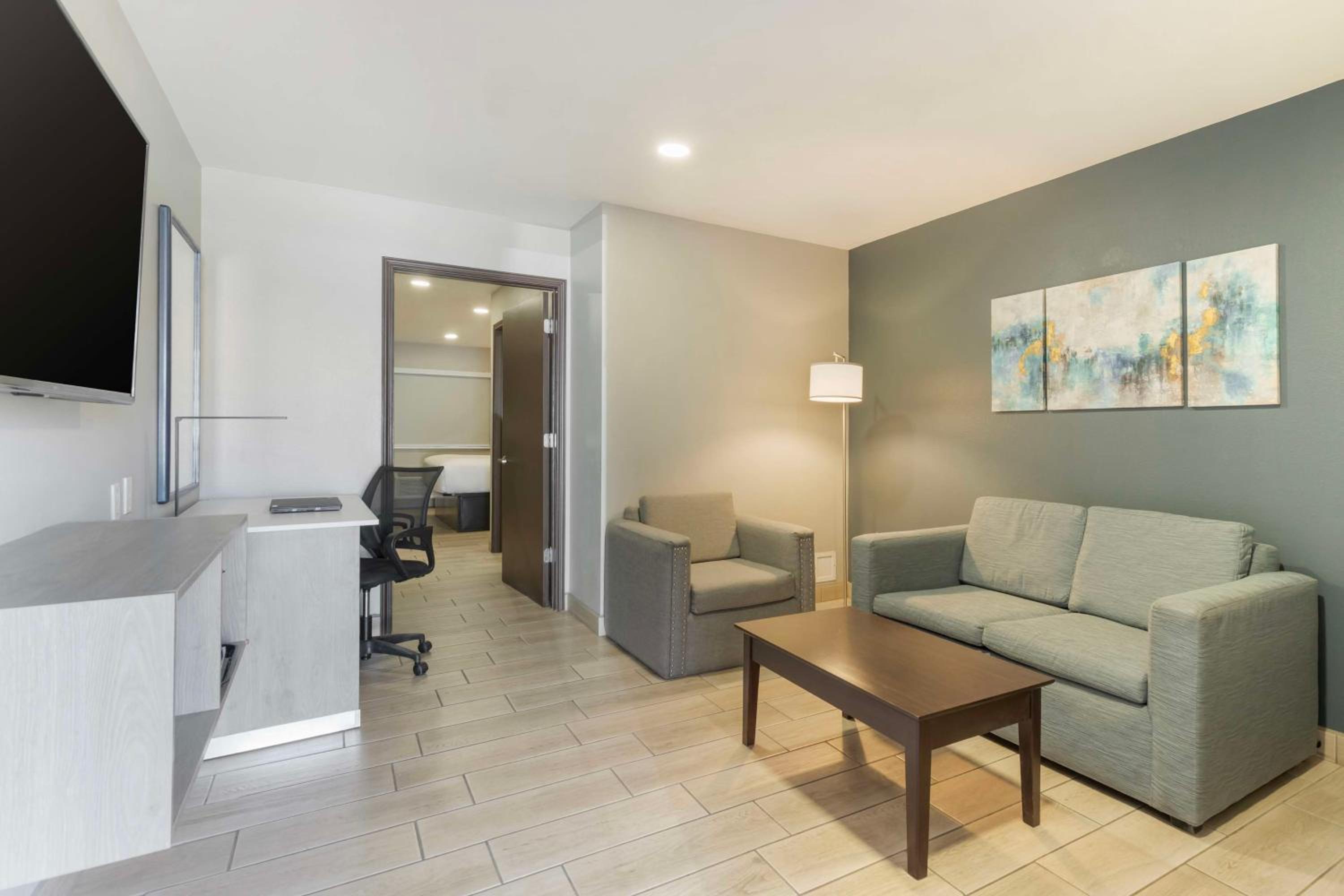 Junior King Suite with Sofa Bed and Jetted Tub - Non-Smoking