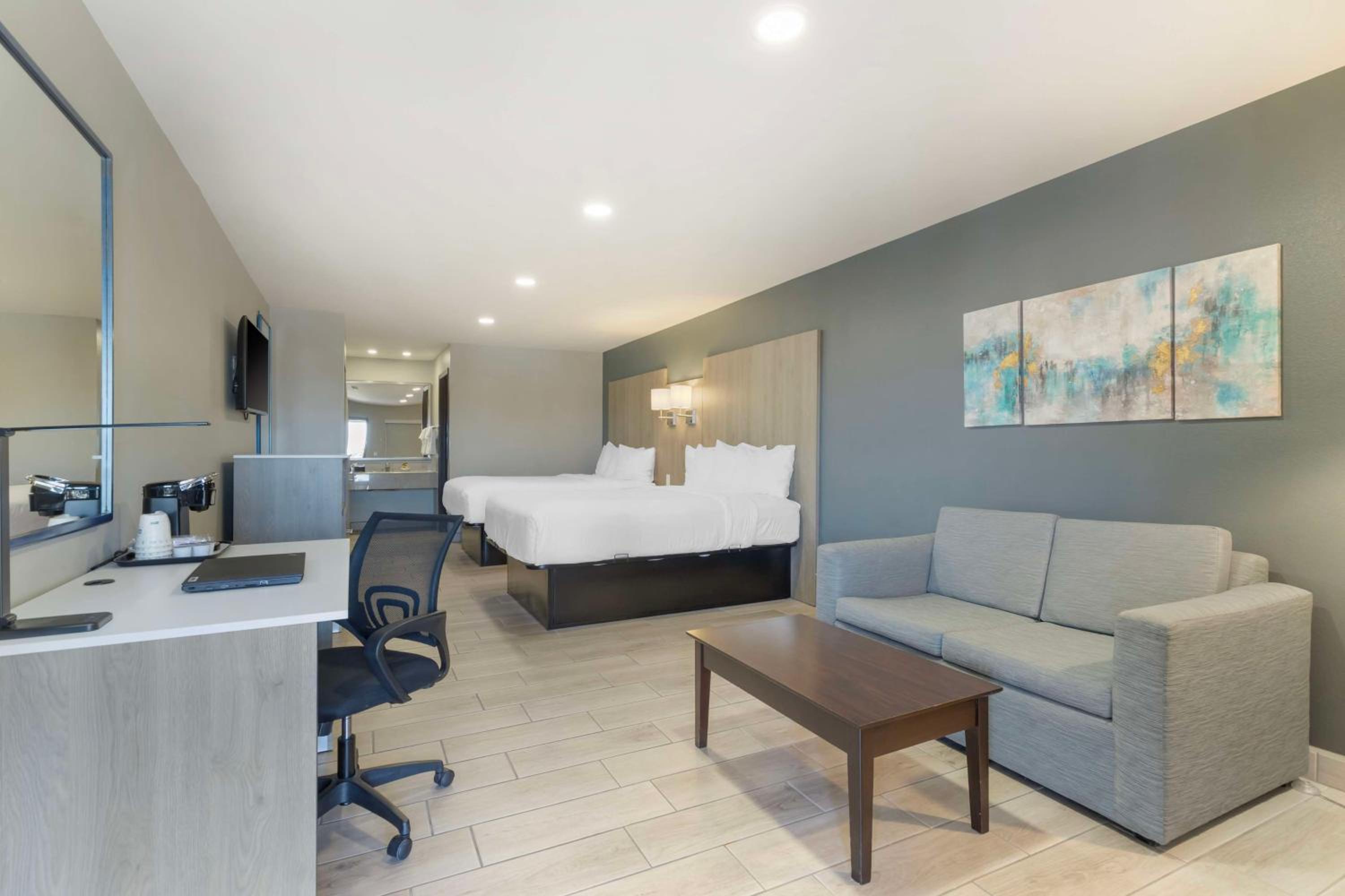 Junior Queen Suite with Two Queen Beds and Walk-In Shower - Mobility Accessible/Smoking